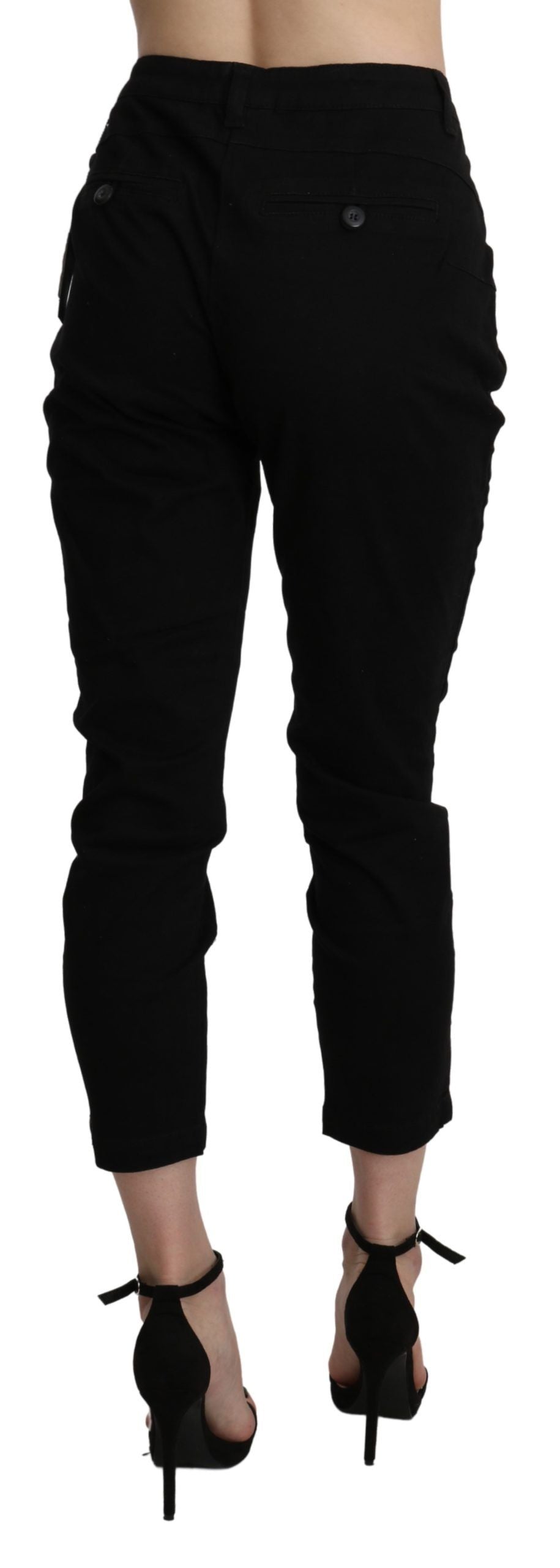 Acht Chic – Kurze, schwarze Jeans mit hoher Taille