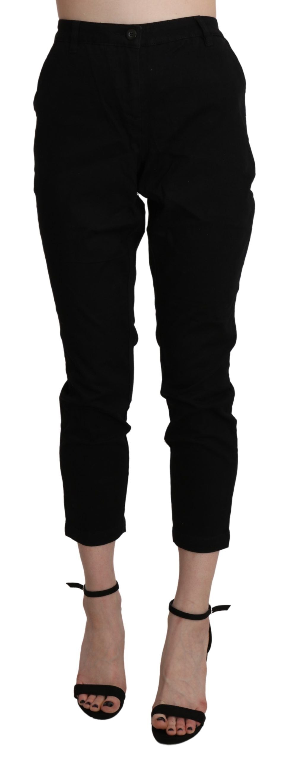 Acht Chic – Kurze, schwarze Jeans mit hoher Taille