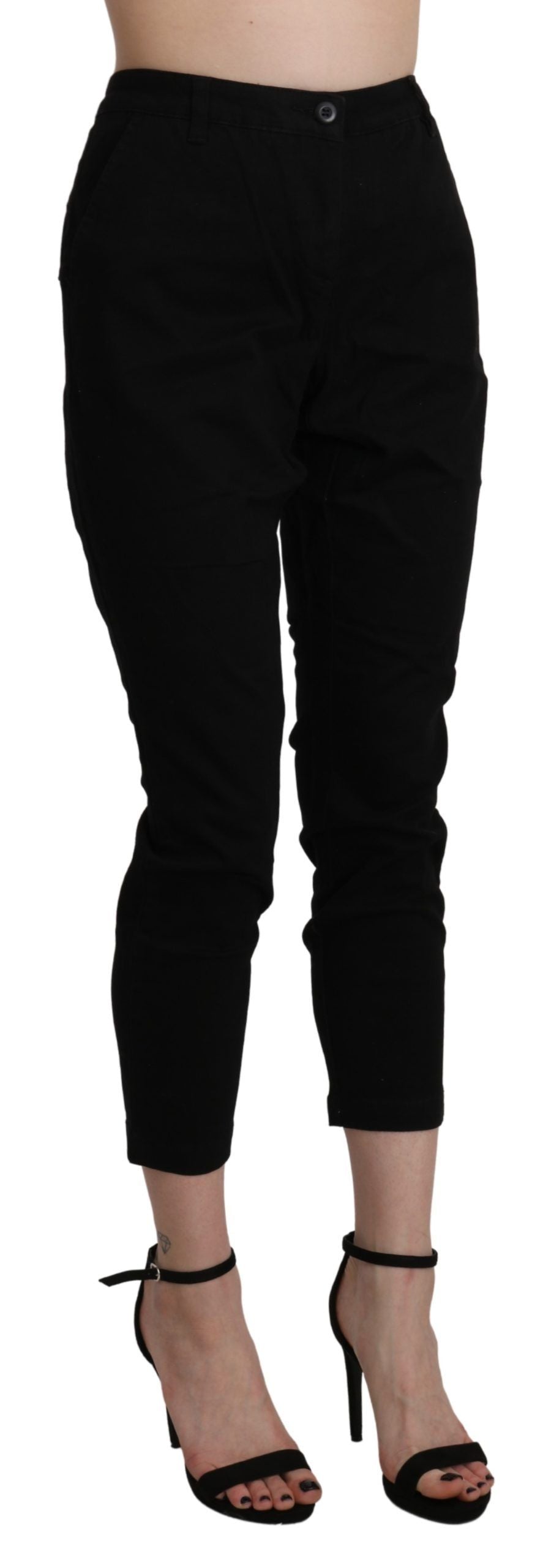 Acht Chic – Kurze, schwarze Jeans mit hoher Taille