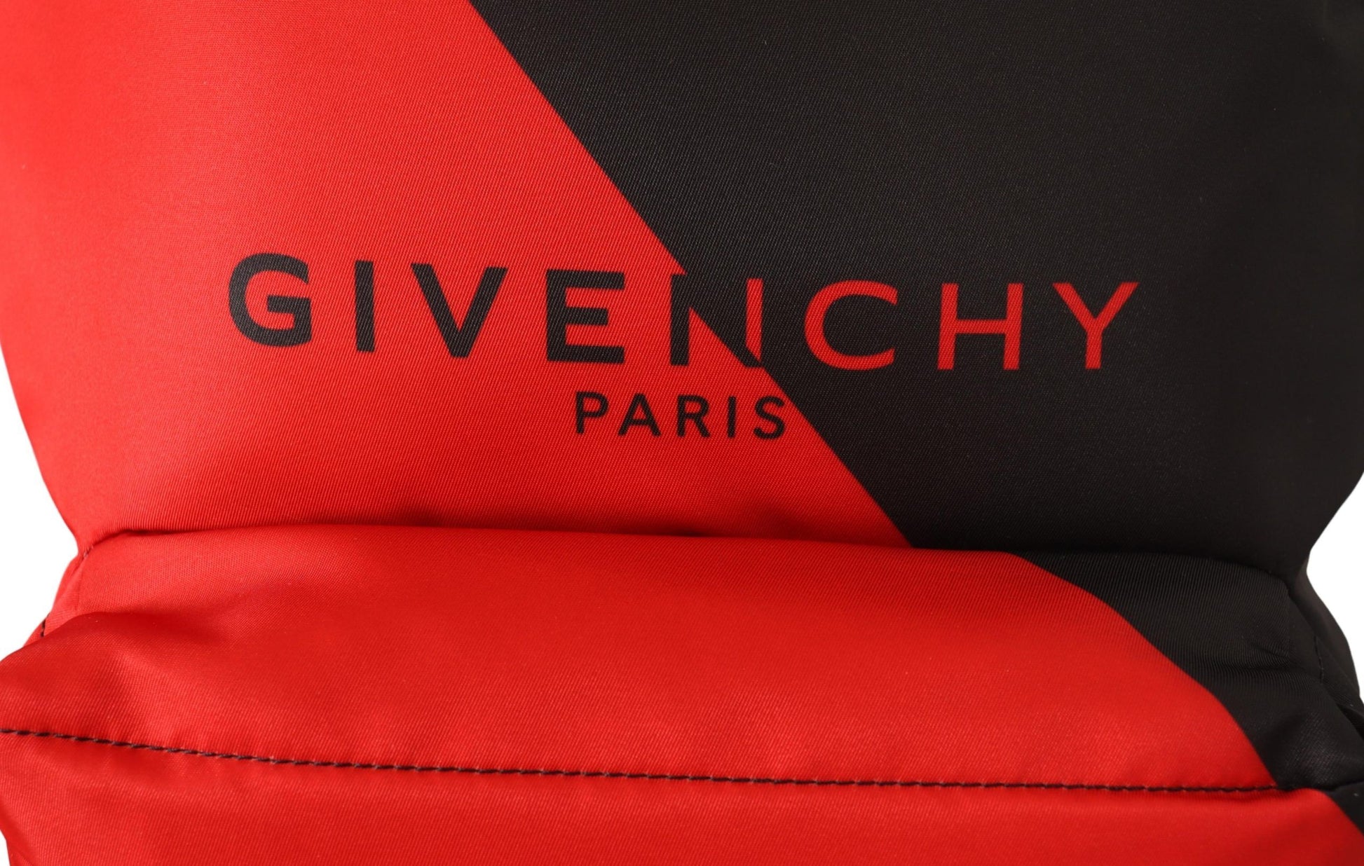 Givenchy Sleek Urban Rucksack in Schwarz und Rot