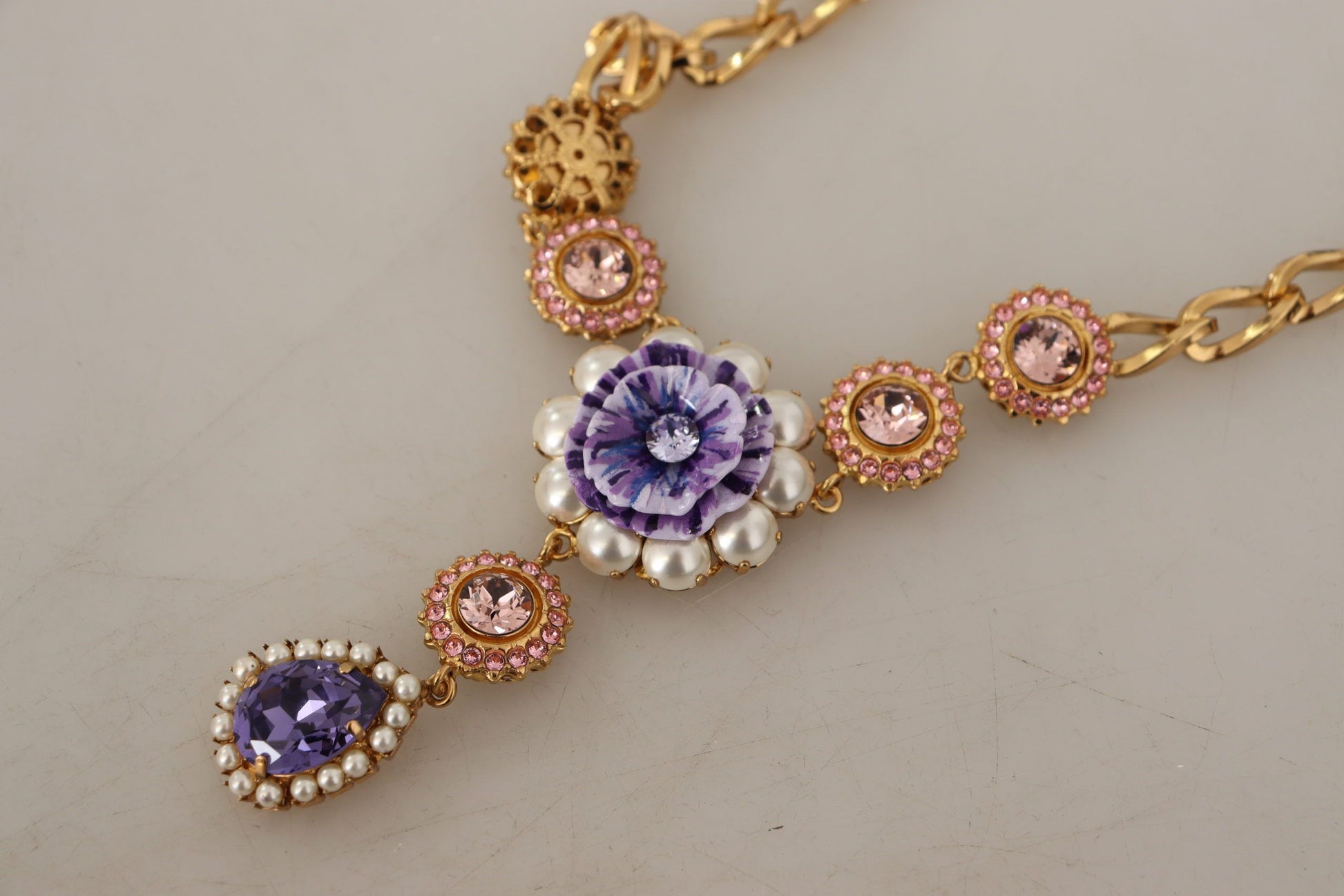 Dolce &amp; Gabbana Elegante Statement-Halskette mit floralem Kristall