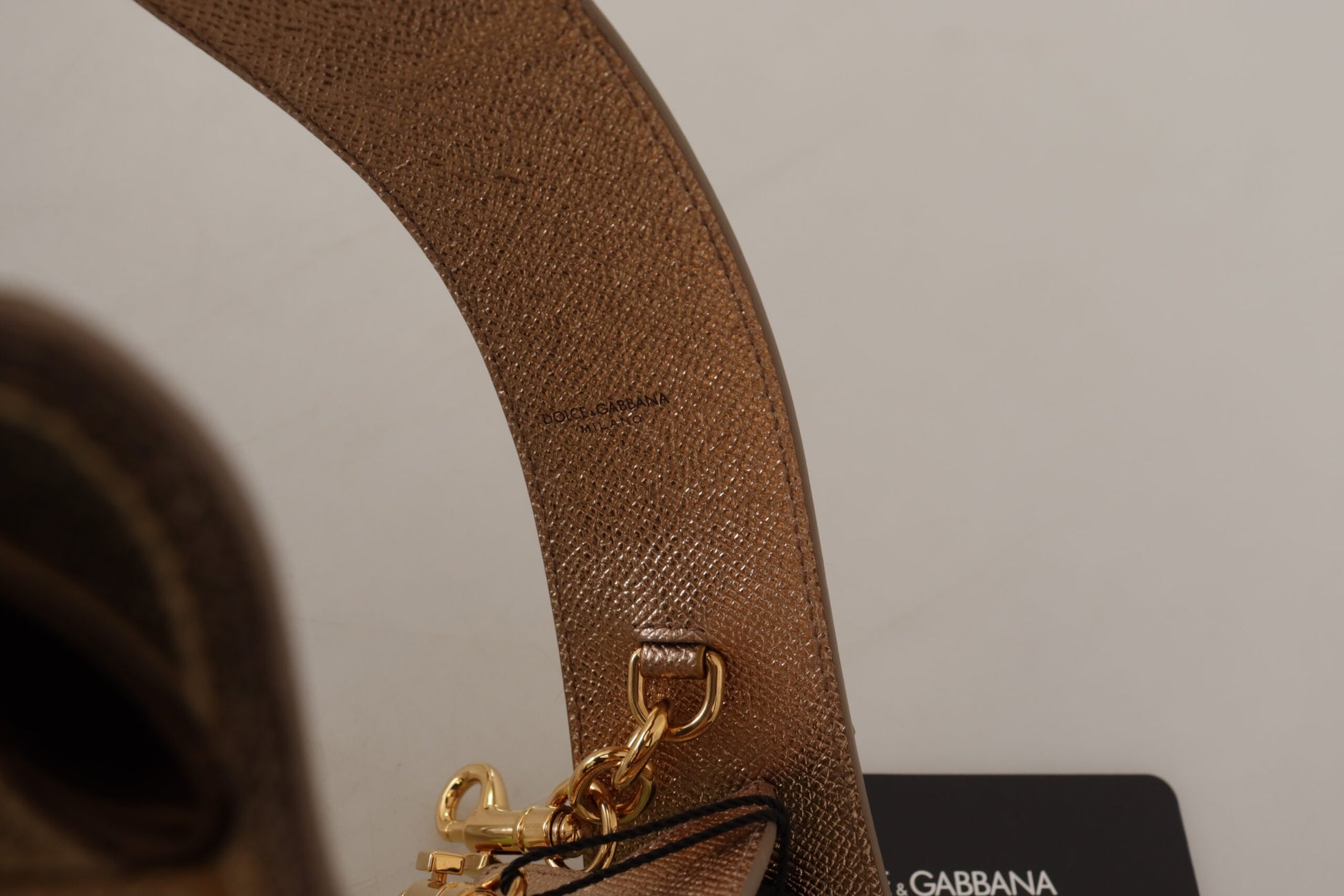 Dolce &amp; Gabbana Eleganter Schultergurt aus goldenem Leder
