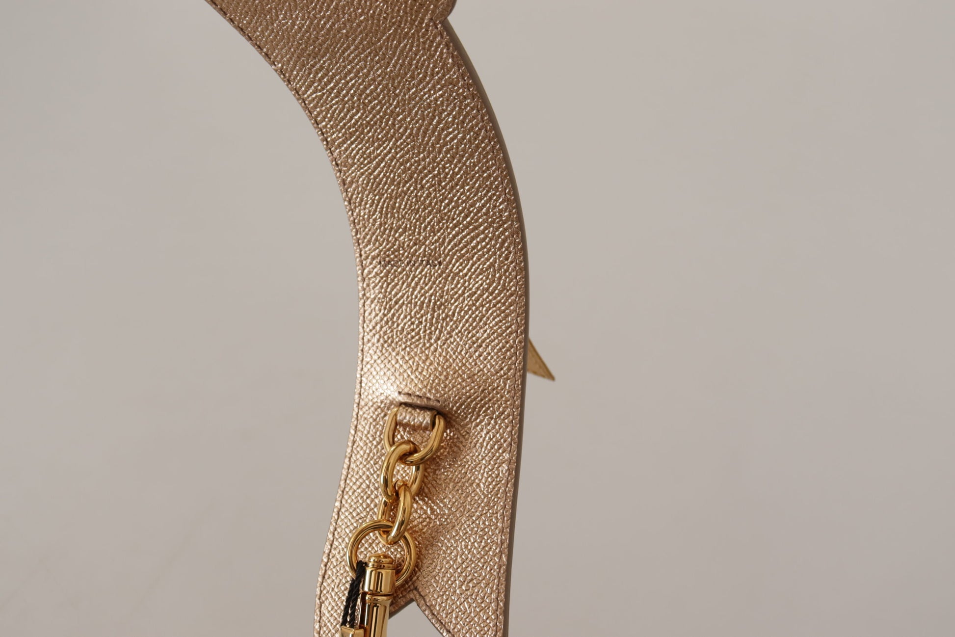Dolce &amp; Gabbana Eleganter Schultergurt aus goldenem Leder