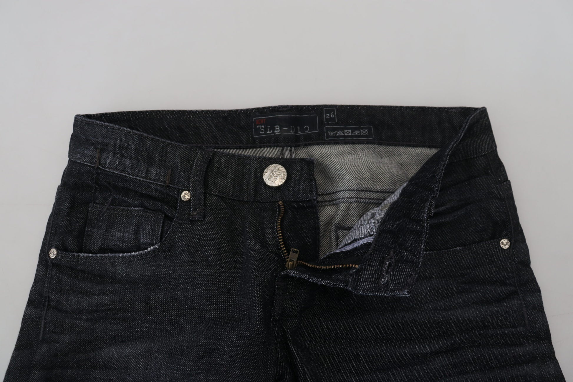 Acht Chic Schwarze, gerade geschnittene Jeans mit niedriger Taille
