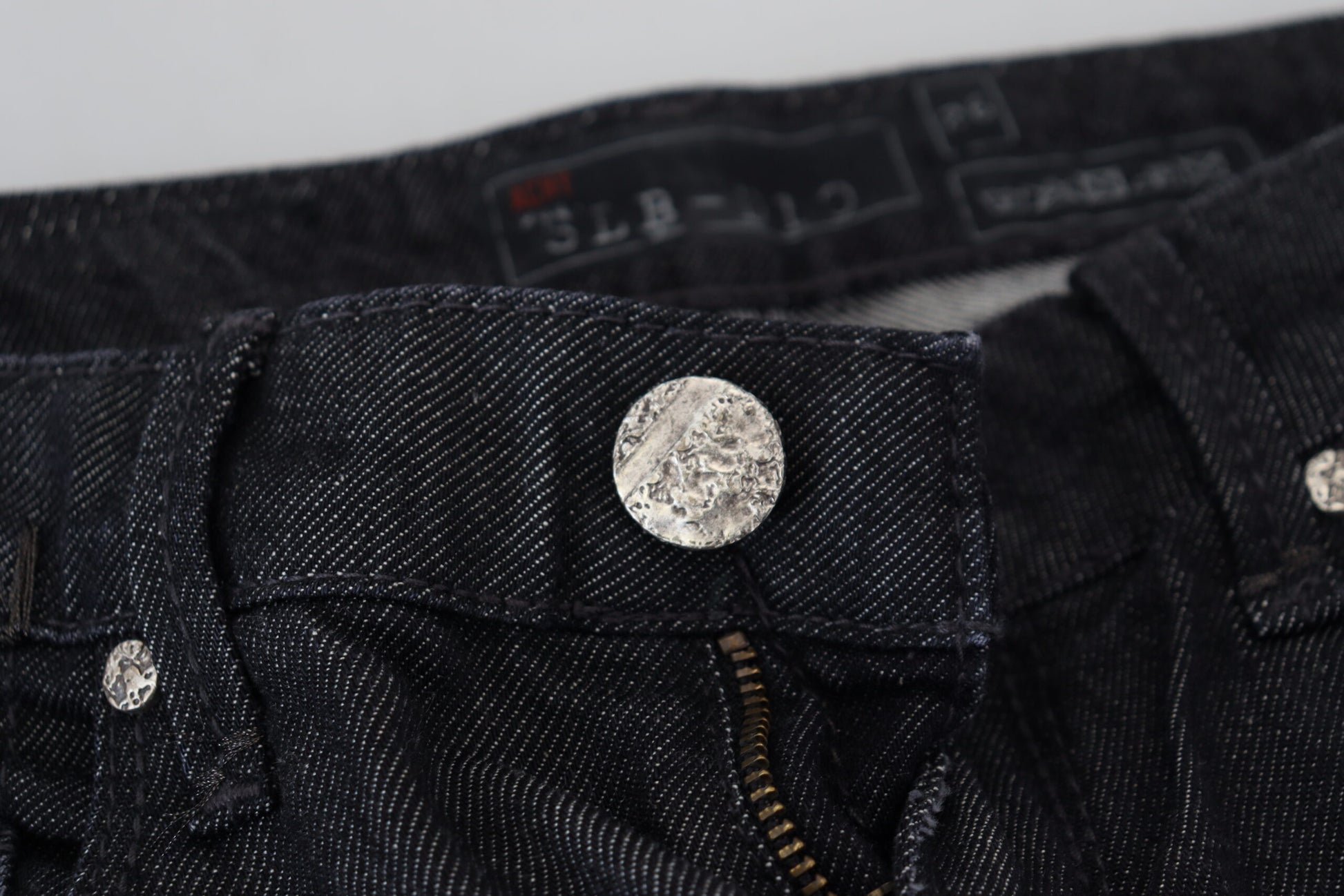 Acht Chic Schwarze, gerade geschnittene Jeans mit niedriger Taille