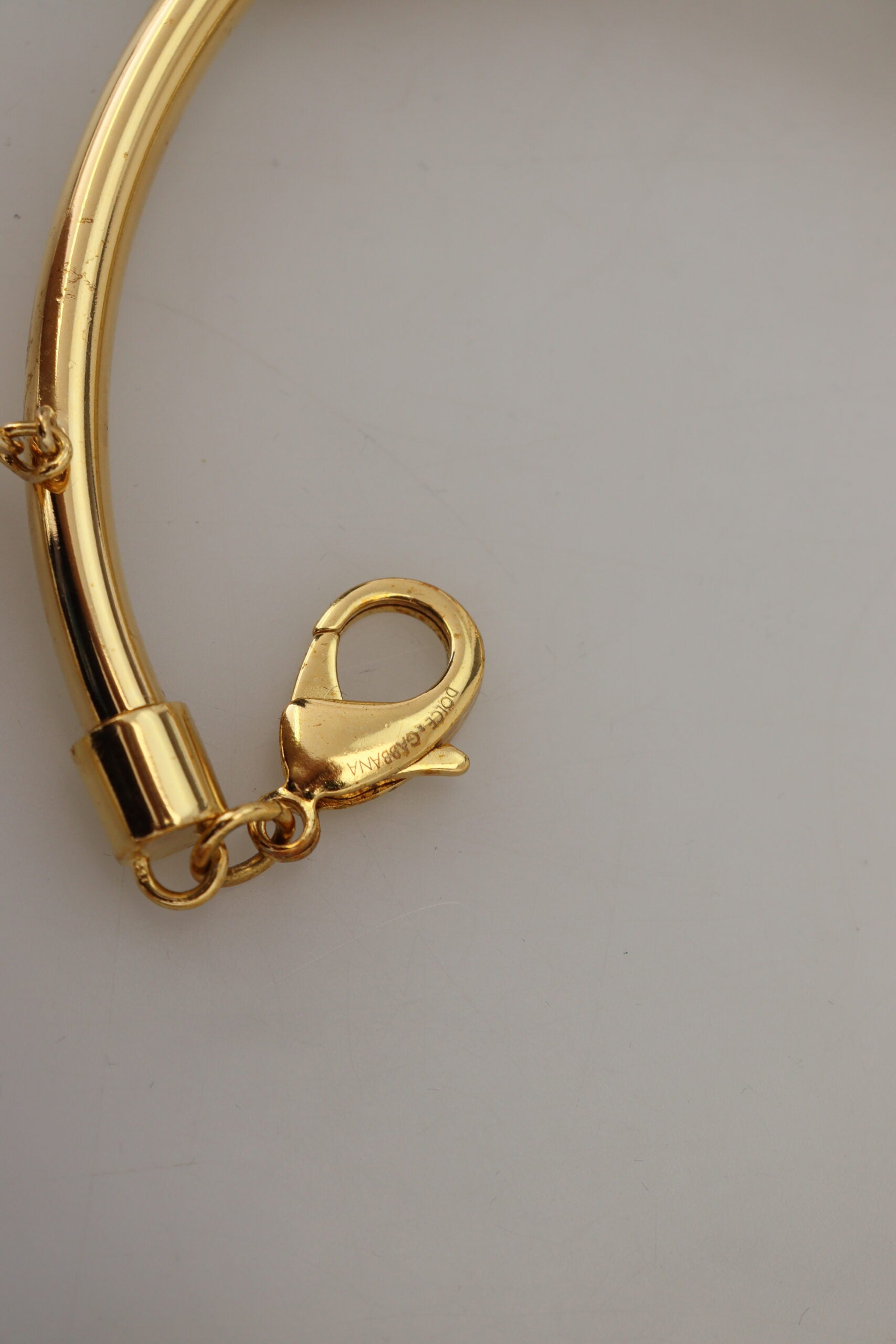 Dolce &amp; Gabbana – Elegantes, goldenes Choker mit Kunstperlenverzierung