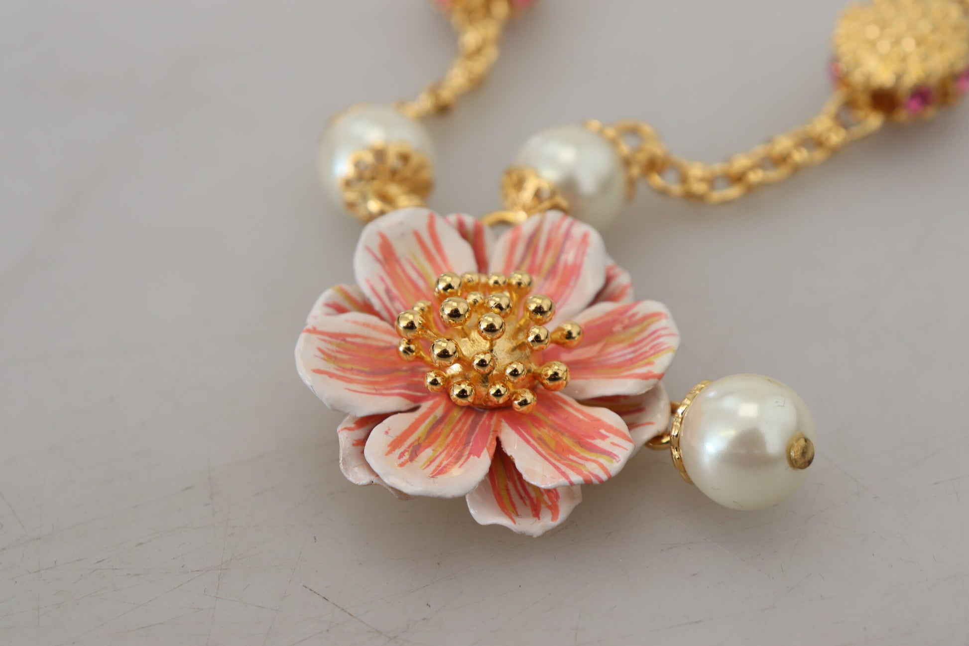 Dolce &amp; Gabbana Elegante Statement-Halskette mit Blumen-Anhänger