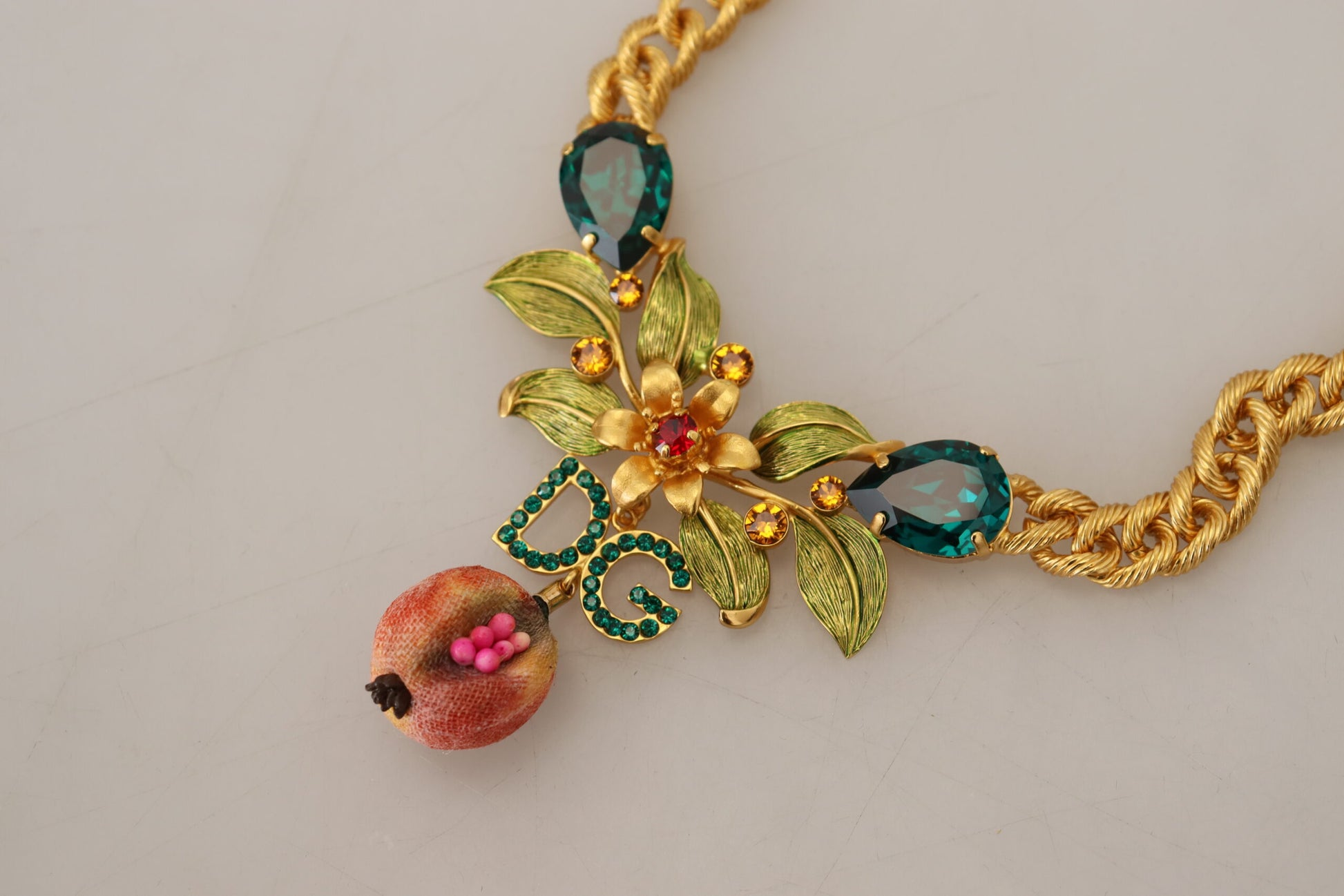 Dolce &amp; Gabbana Elegante goldfarbene Halskette mit Blumen und Früchten