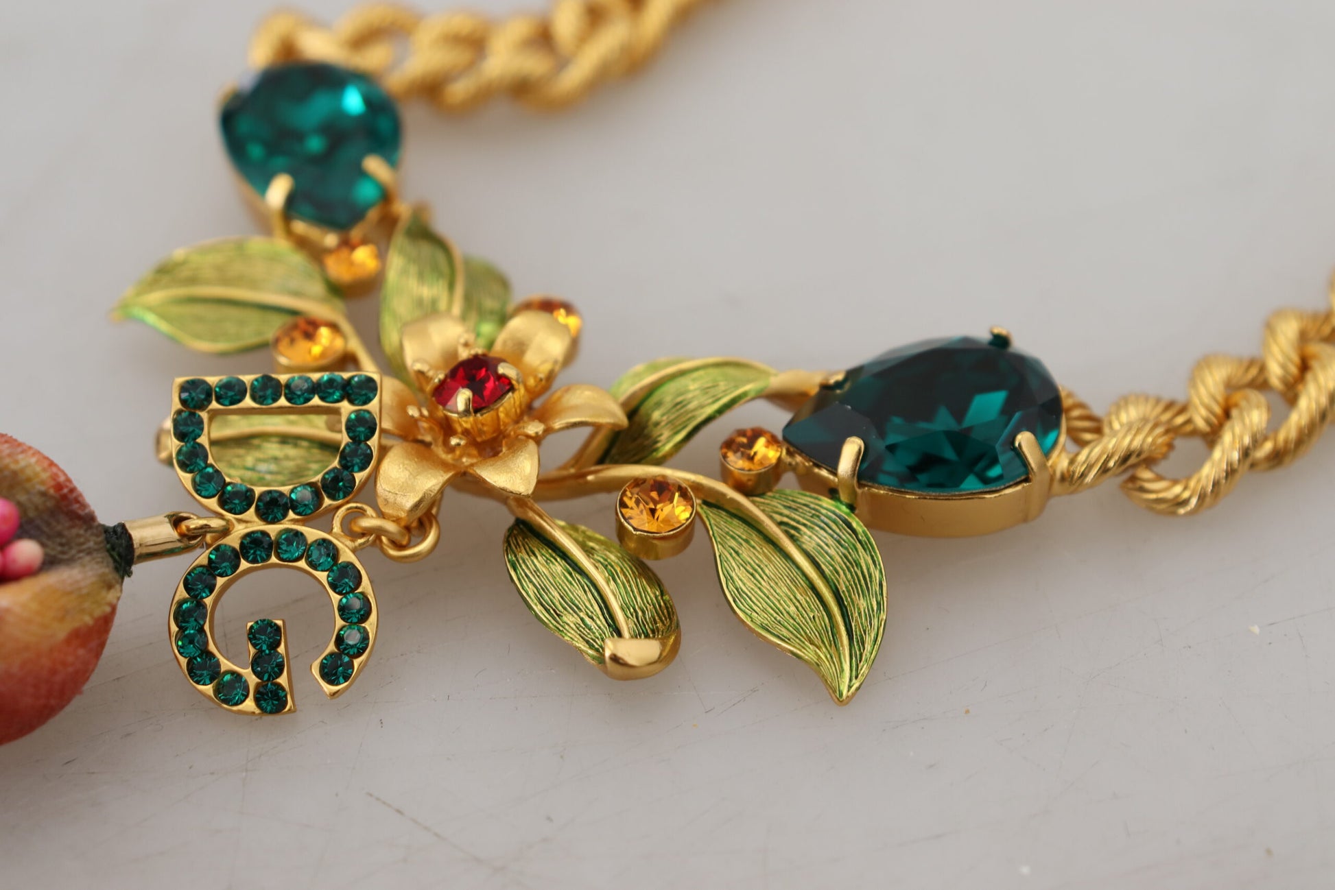 Dolce &amp; Gabbana Elegante goldfarbene Halskette mit Blumen und Früchten