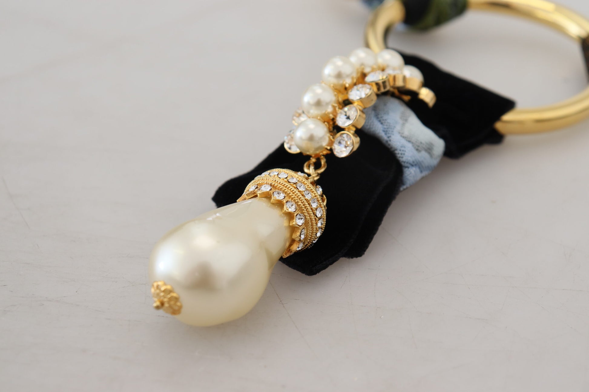 Dolce &amp; Gabbana Elegante Statement-Halskette mit Perlen aus goldenem Messing
