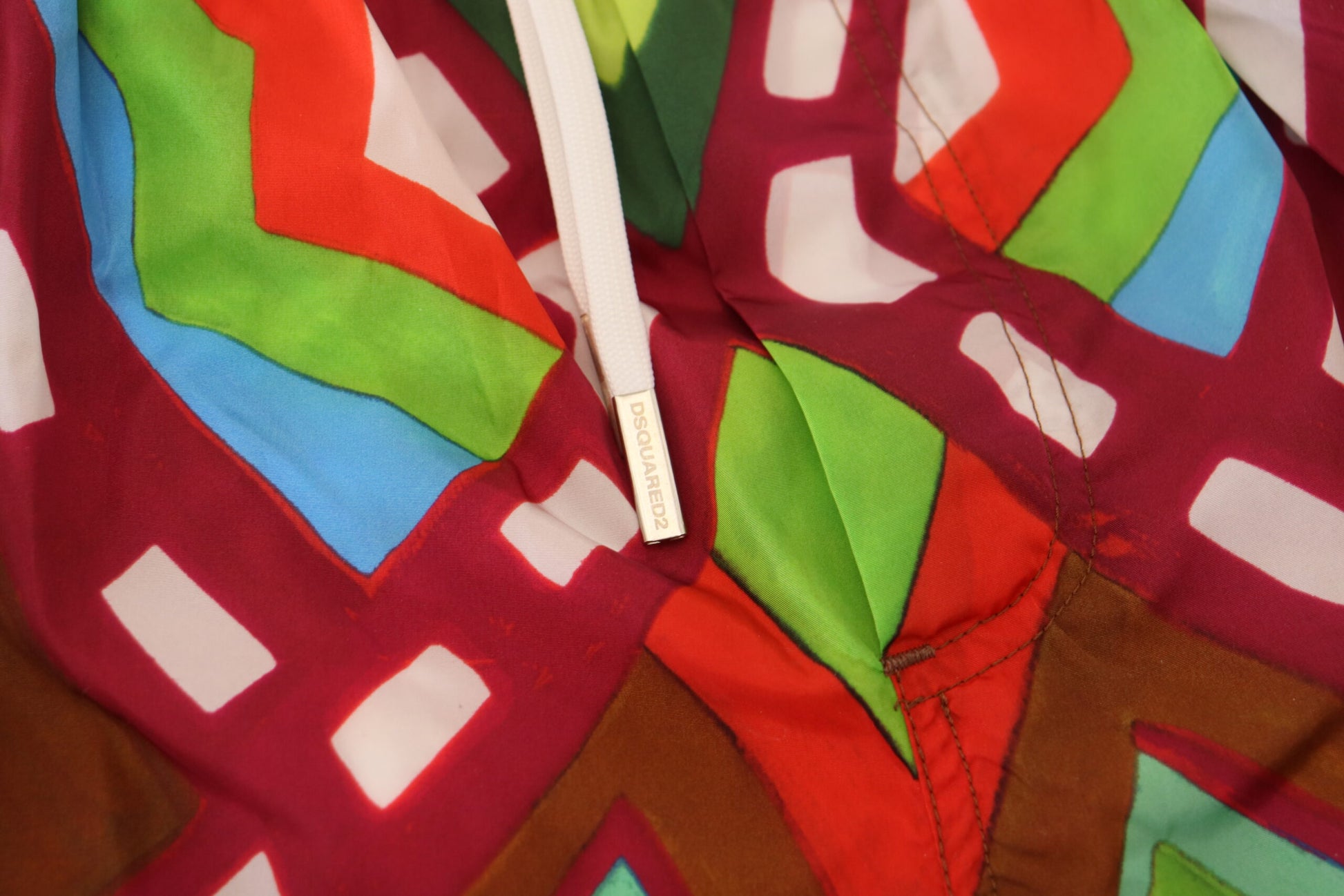 Dsquared² Exklusive Badeshorts mit mehrfarbigem Print