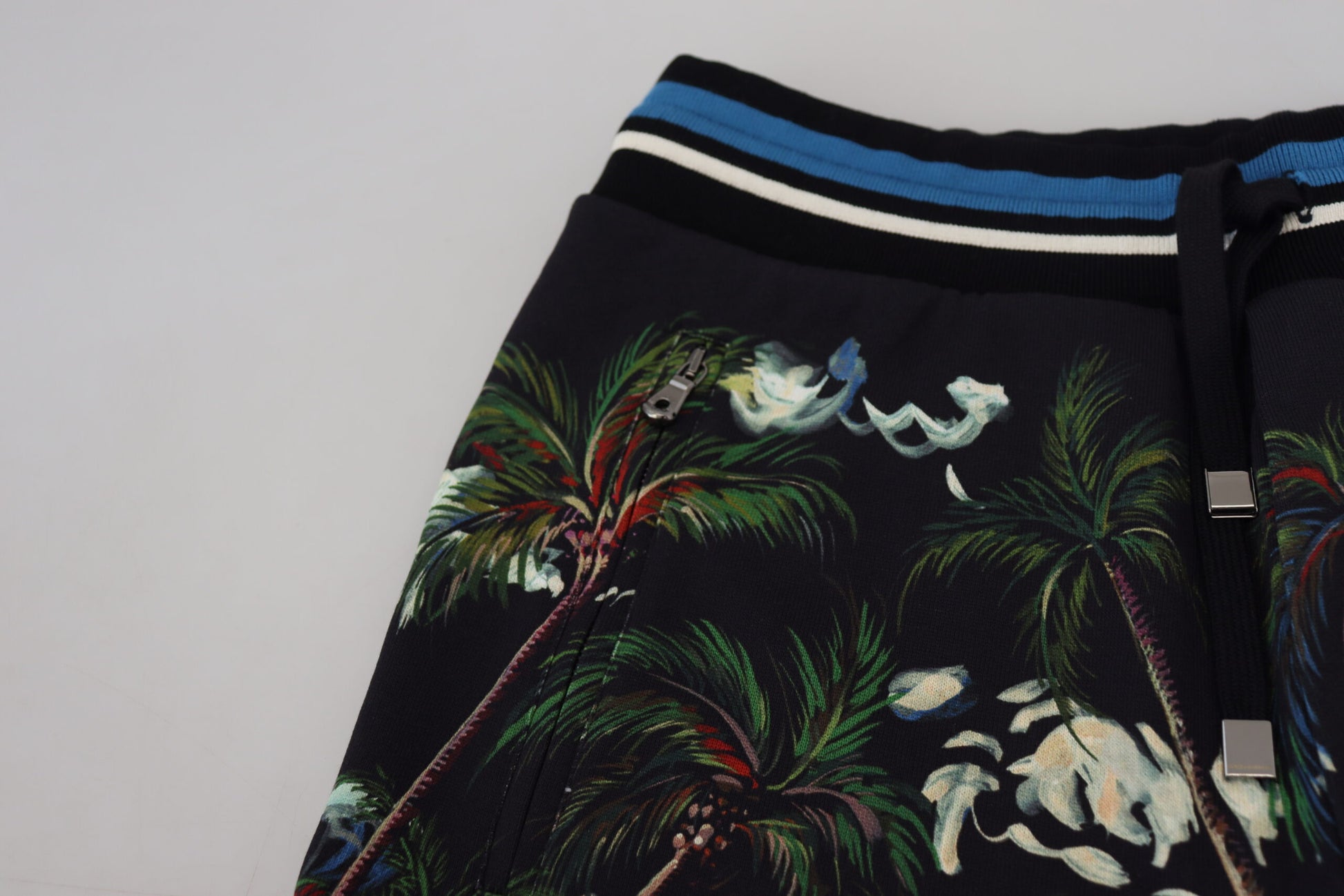 Dolce &amp; Gabbana – Lässige Shorts in Knielänge mit Vulkan-Print