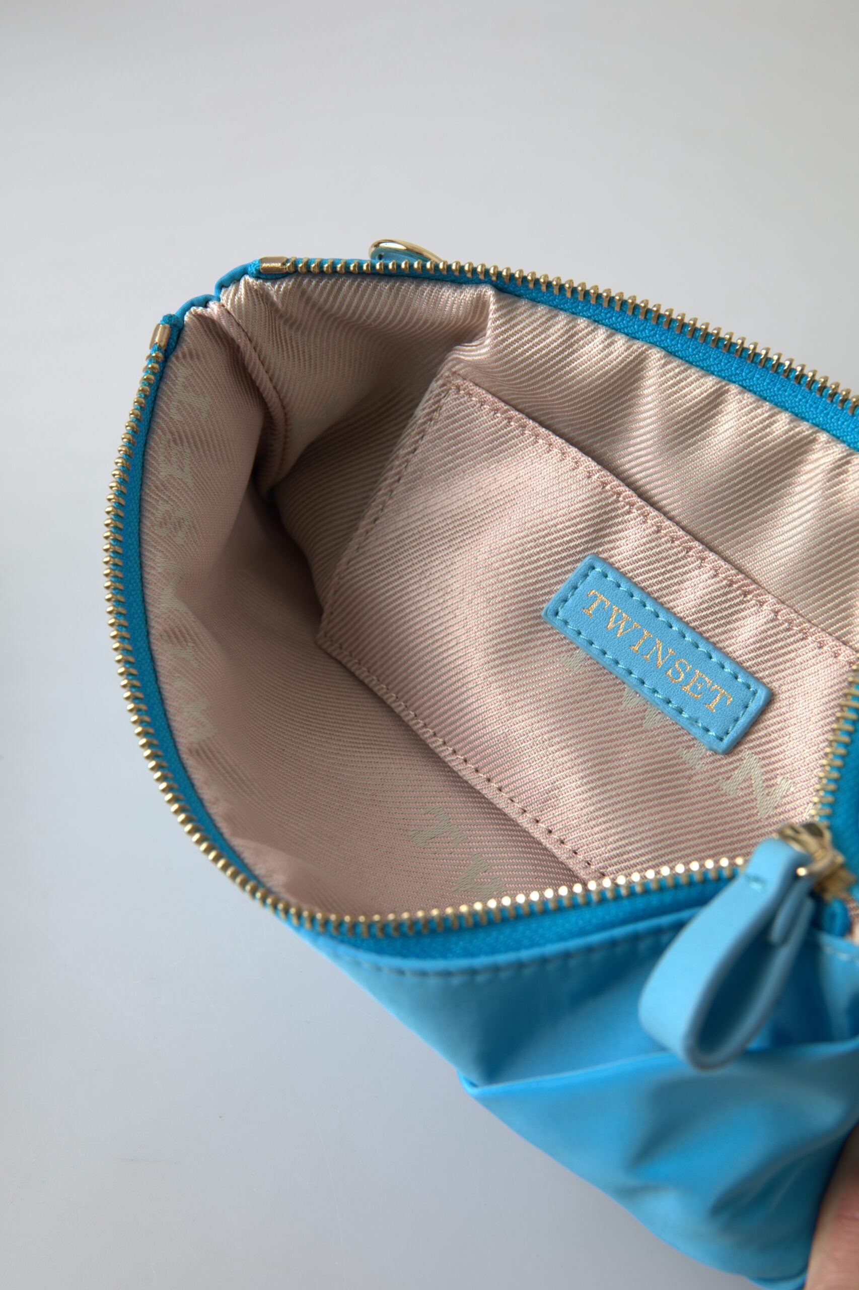 Twinset – Elegante Seidenclutch mit Schleifenakzent