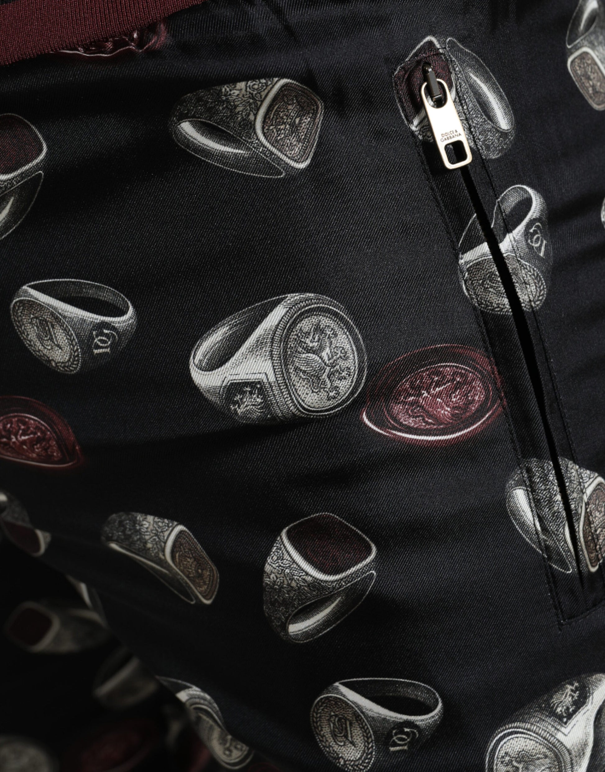 Dolce &amp; Gabbana Edle Jogginghose aus Seide mit Ring-Print