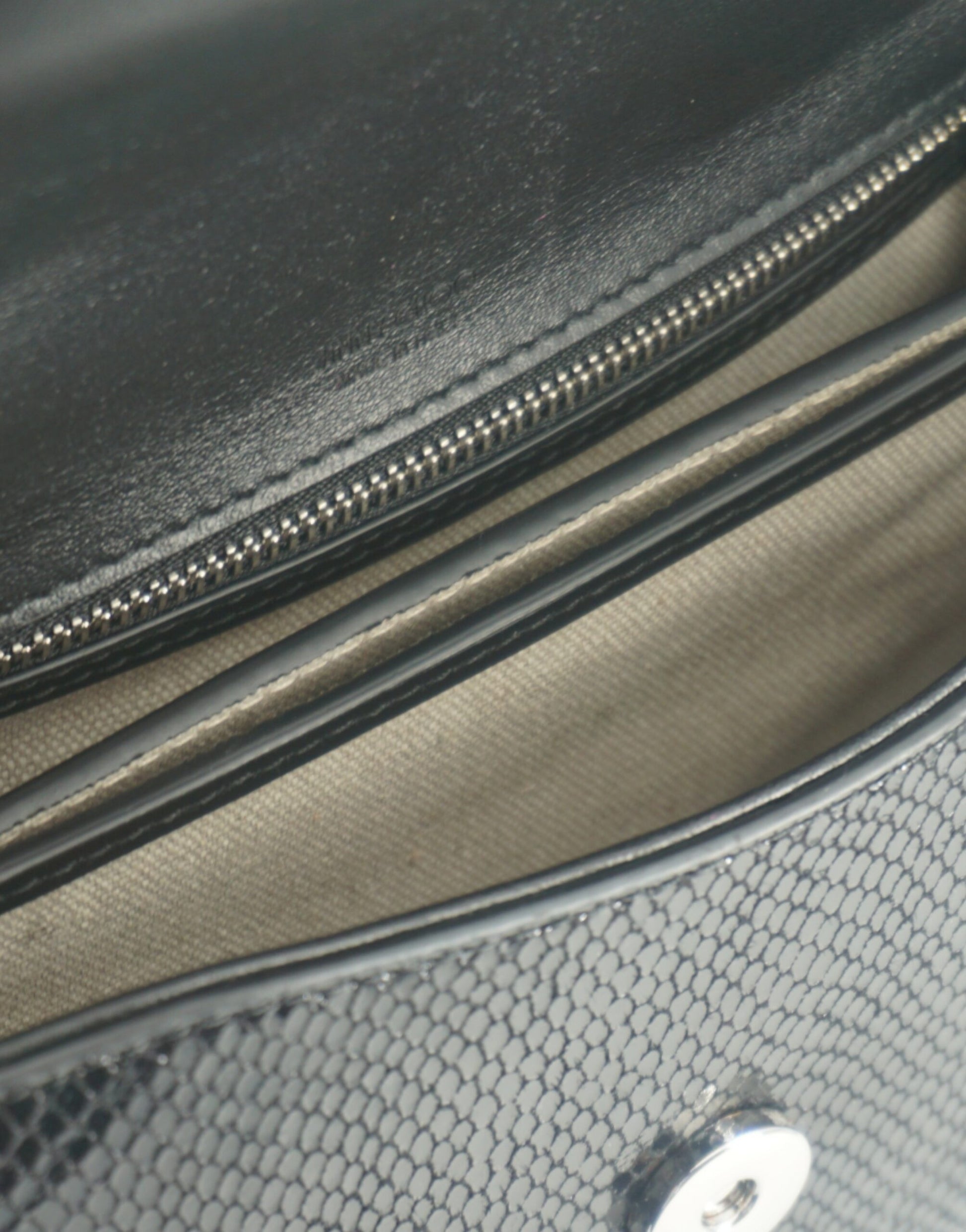 Jimmy Choo – Schwarze Umhängetasche aus Leder mit Tragegriff