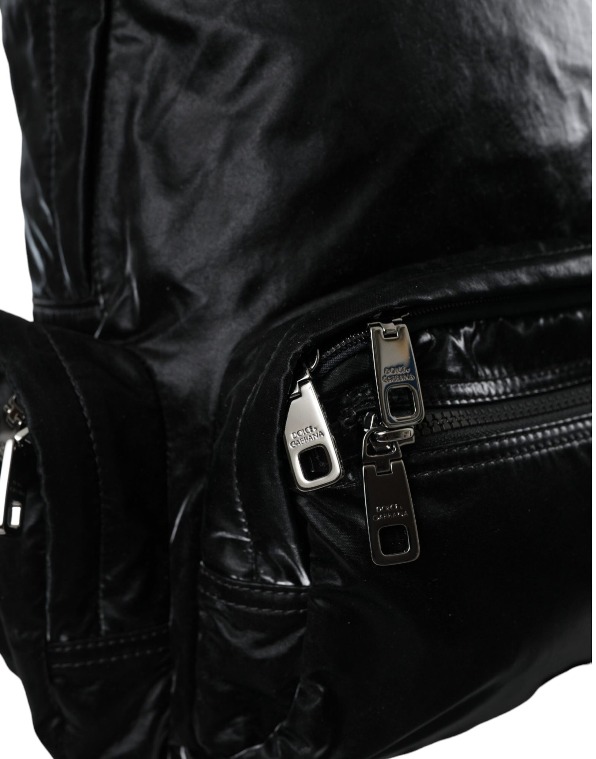 Dolce &amp; Gabbana – Rucksacktasche aus schwarzem Lackleder mit Logo-Plakette