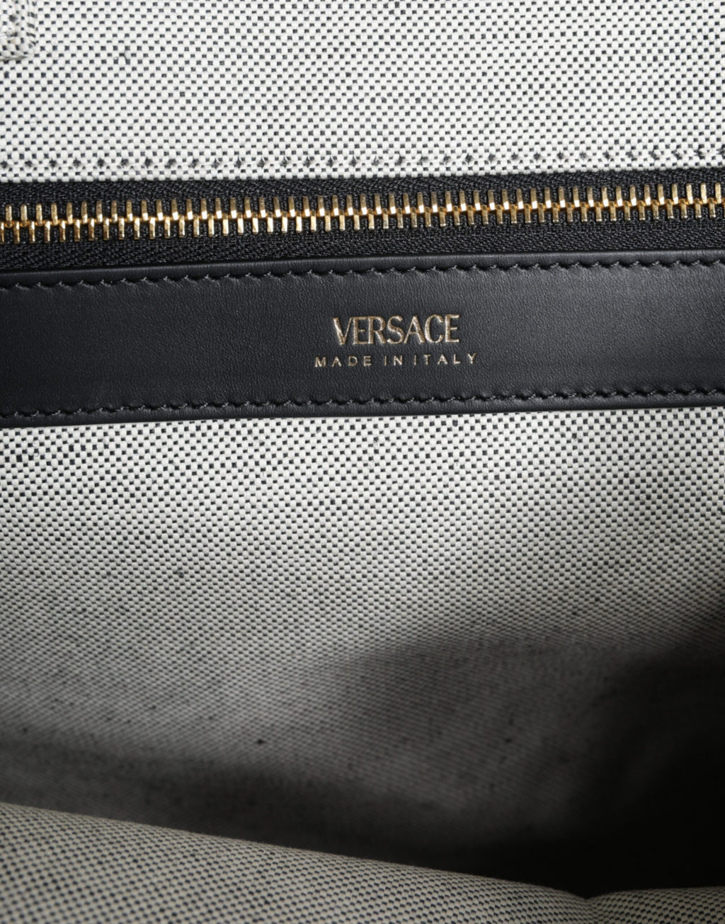 Versace – Weiße Umhängetasche aus Canvas und Leder mit Logo
