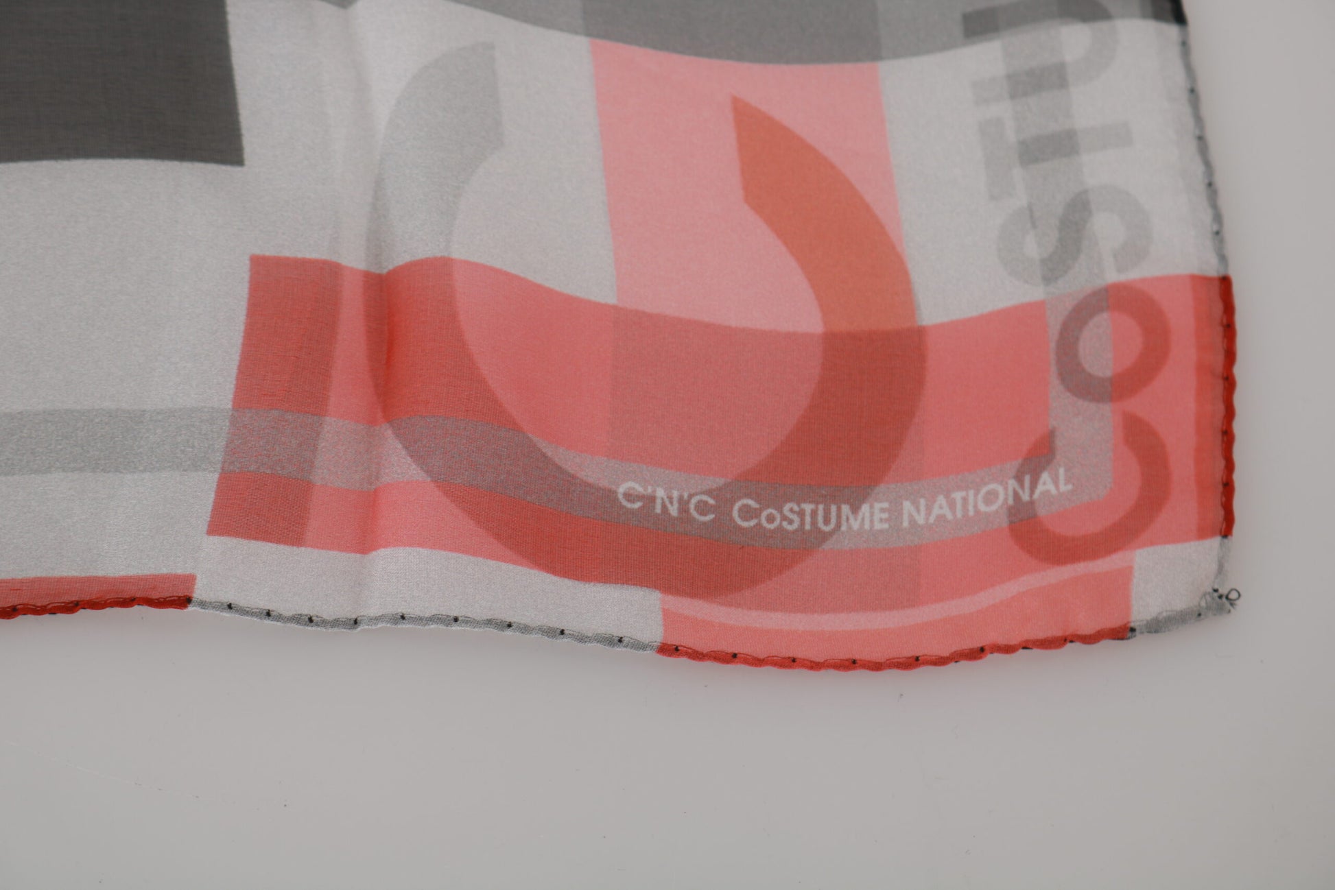 Costume National – Markenschal aus 100 % Seide, Grau/Rot