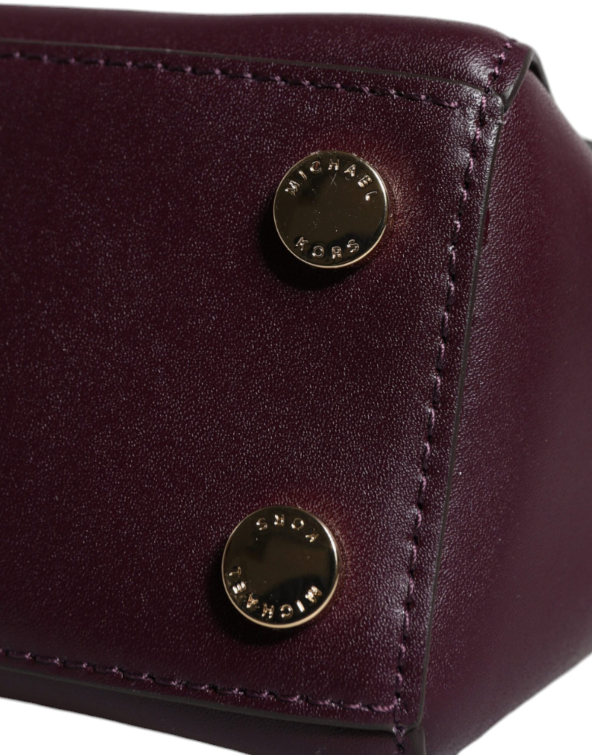 Michael Kors – Umhängetasche „Mindy“ aus lila Leder mit Logo-Schild