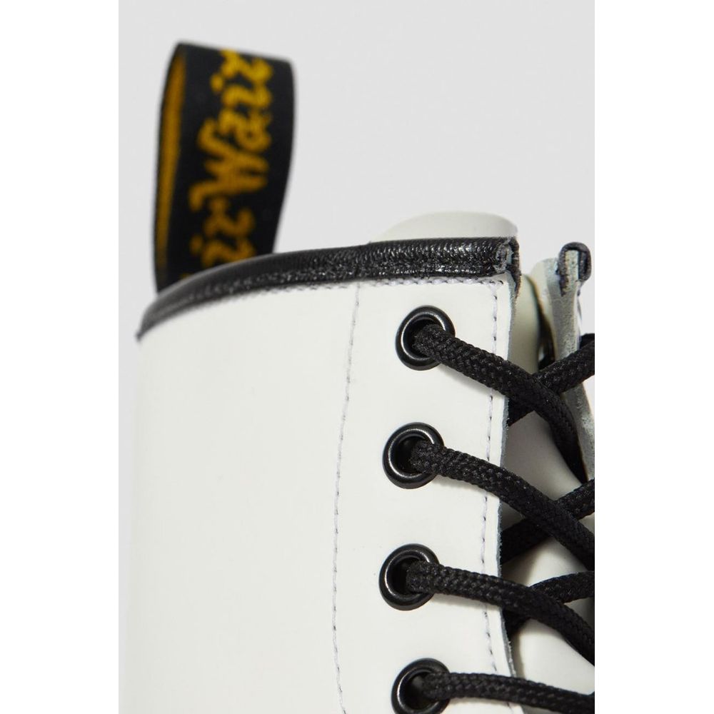 Dr. Martens – Weiße Lederstiefel