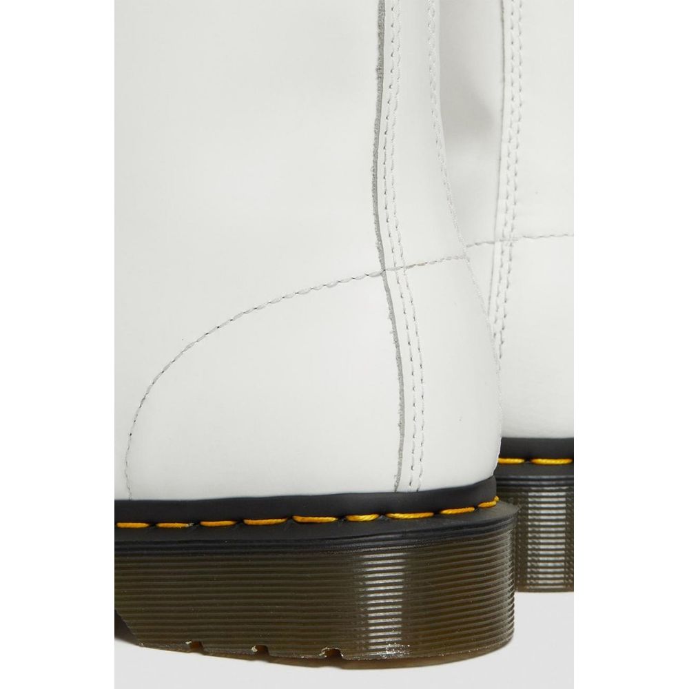 Dr. Martens – Weiße Lederstiefel