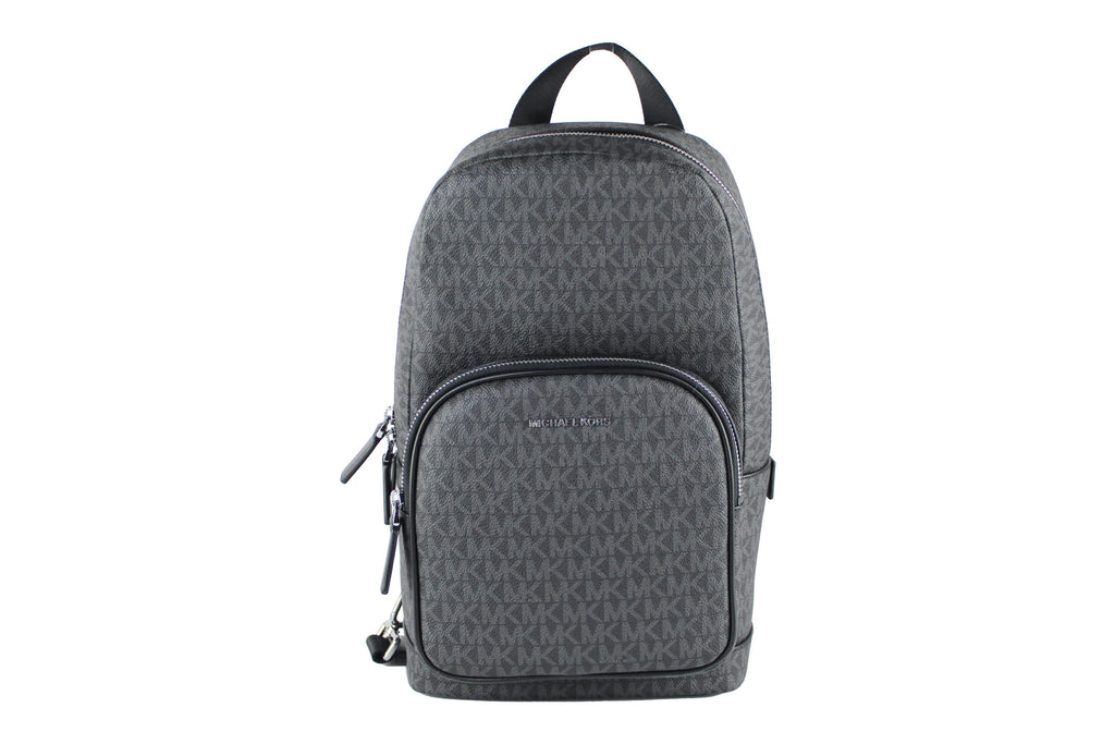 Michael Kors Cooper – Mittelgroßer, schwarzer Signature-Sling-Rucksack aus PVC