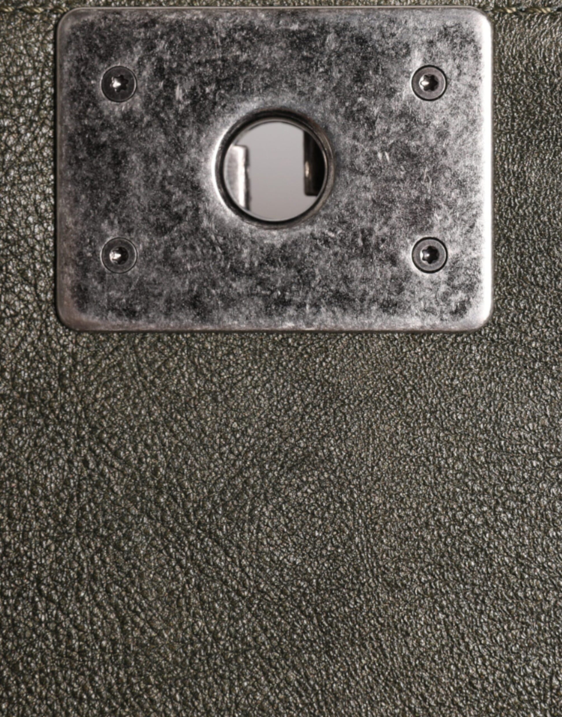 Chanel Dunkelgrüne Leder-Umhängetasche Graue Metall-Handtasche