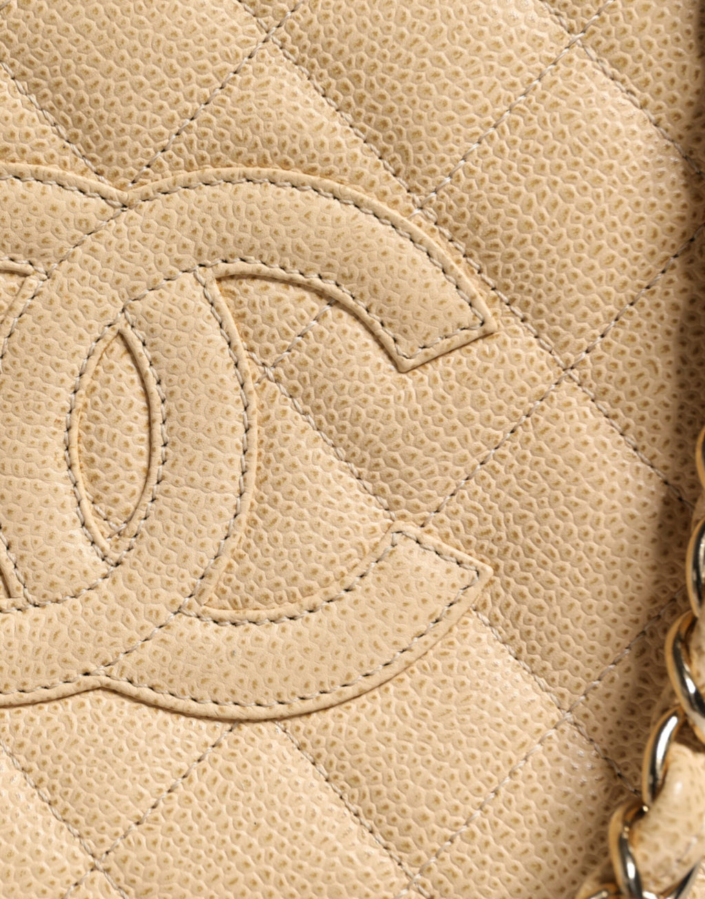 Chanel Beige Caviar De Coco Handtasche aus Leder mit Kette