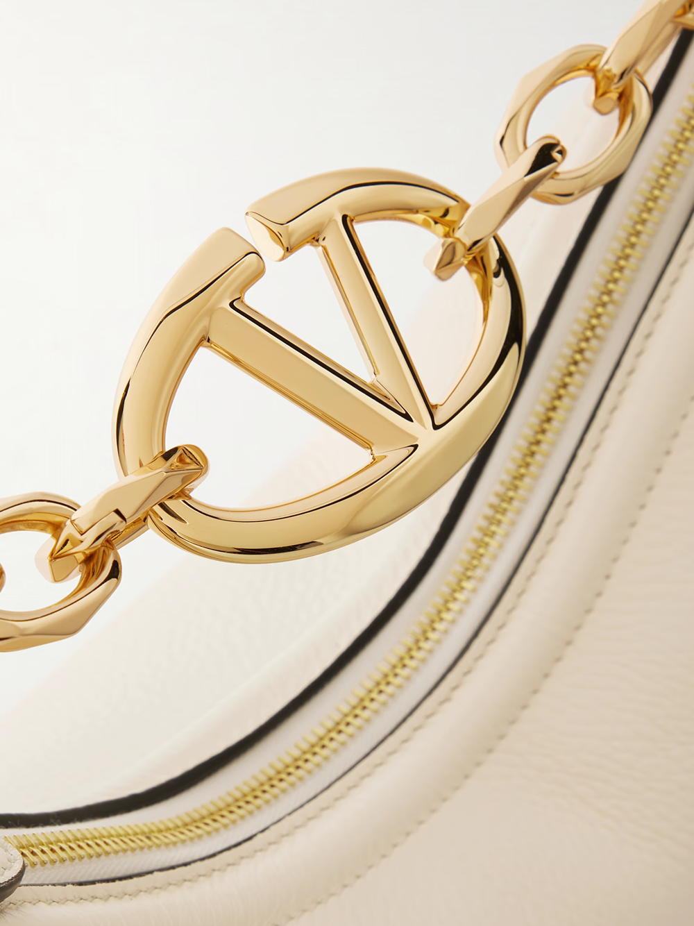 Valentino Garavani Kleine Hobo-Vlogo-Schultertasche aus elfenbeinfarbenem Leder