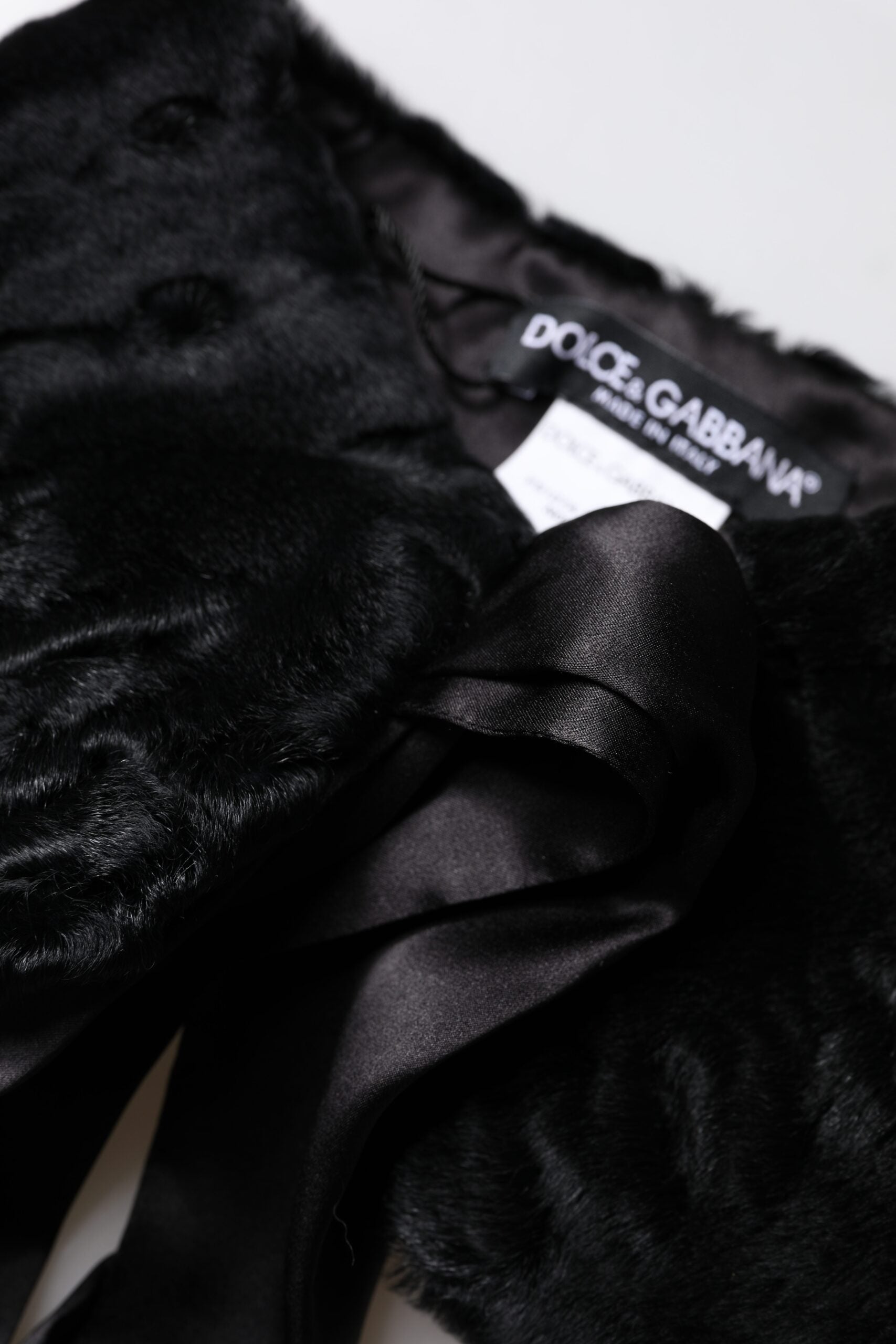 Dolce &amp; Gabbana Schwarzer Lammfell Damen Halswärmer Winterschal
