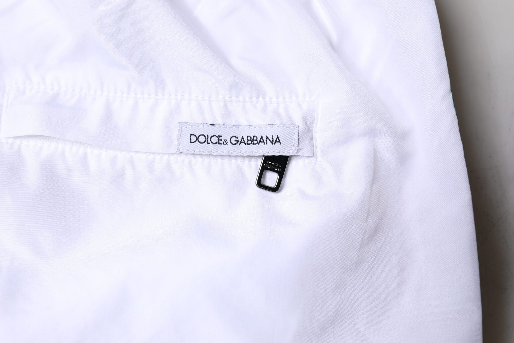 Dolce &amp; Gabbana – Strandshorts mit weißen Streifen, 2-teilige Bademode