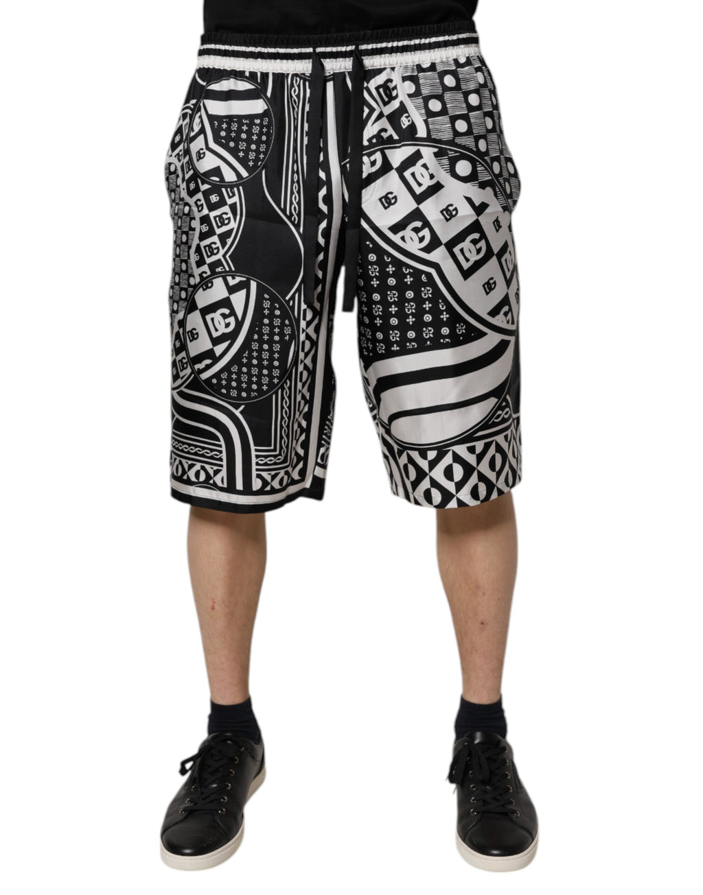 Dolce &amp; Gabbana Schwarz-Weiße Bandana-Bermudashorts aus Seide für Herren