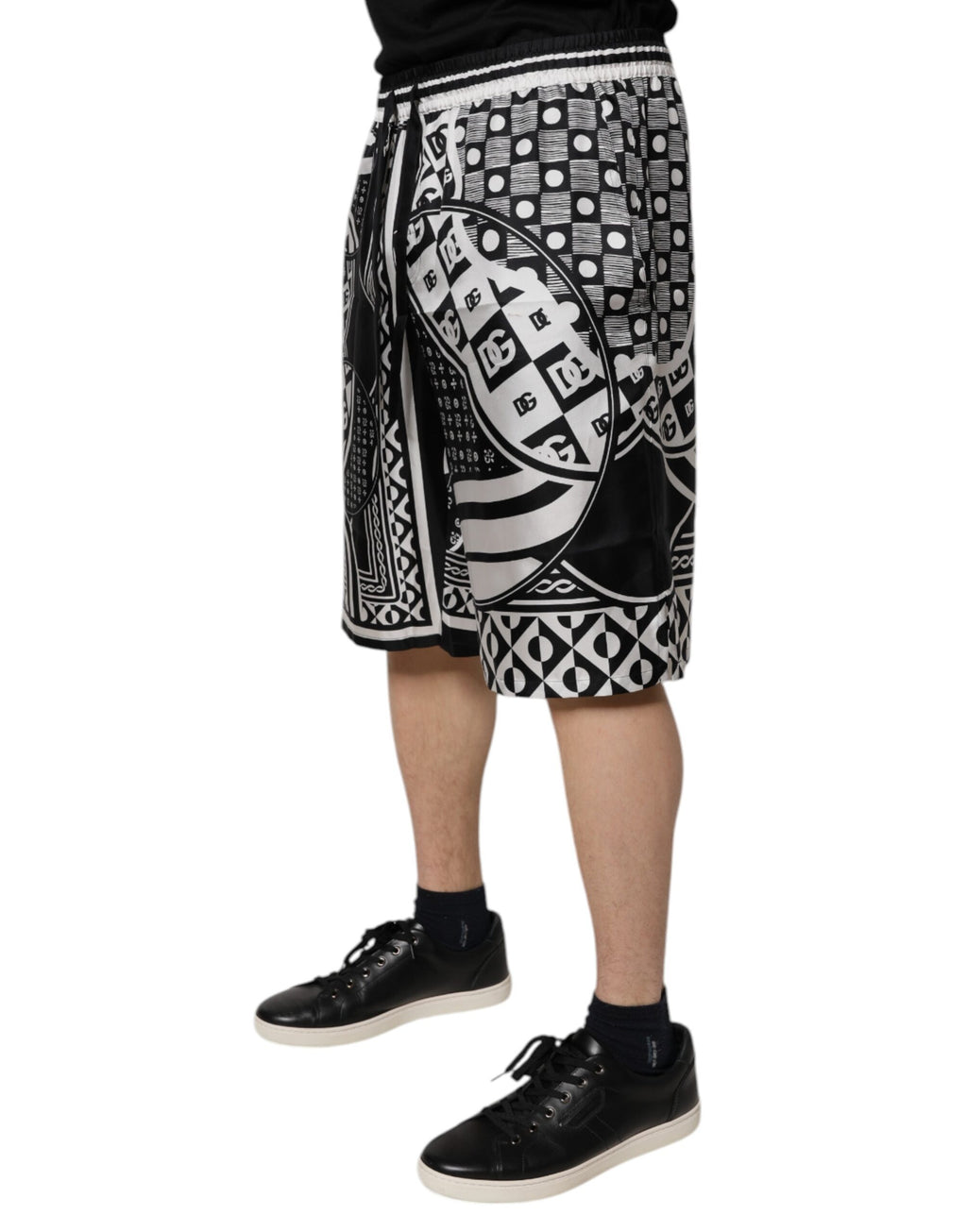 Dolce &amp; Gabbana Schwarz-Weiße Bandana-Bermudashorts aus Seide für Herren