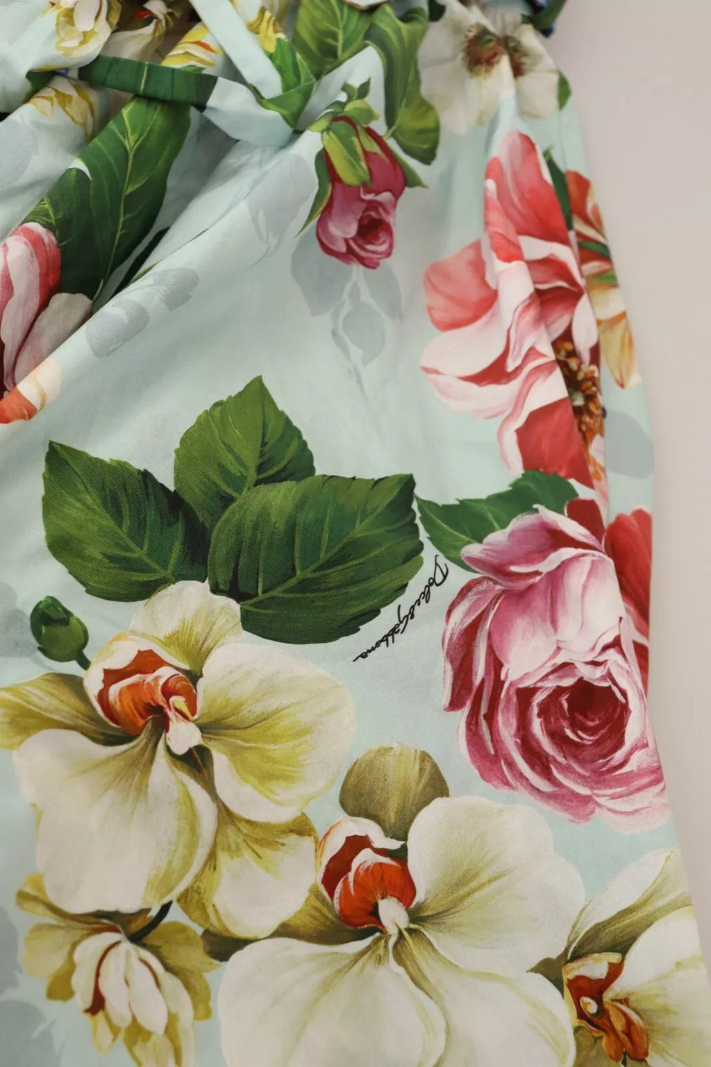 Dolce &amp; Gabbana Grünes, geblümtes, kurzärmliges Baumwollkleid mit V-Ausschnitt