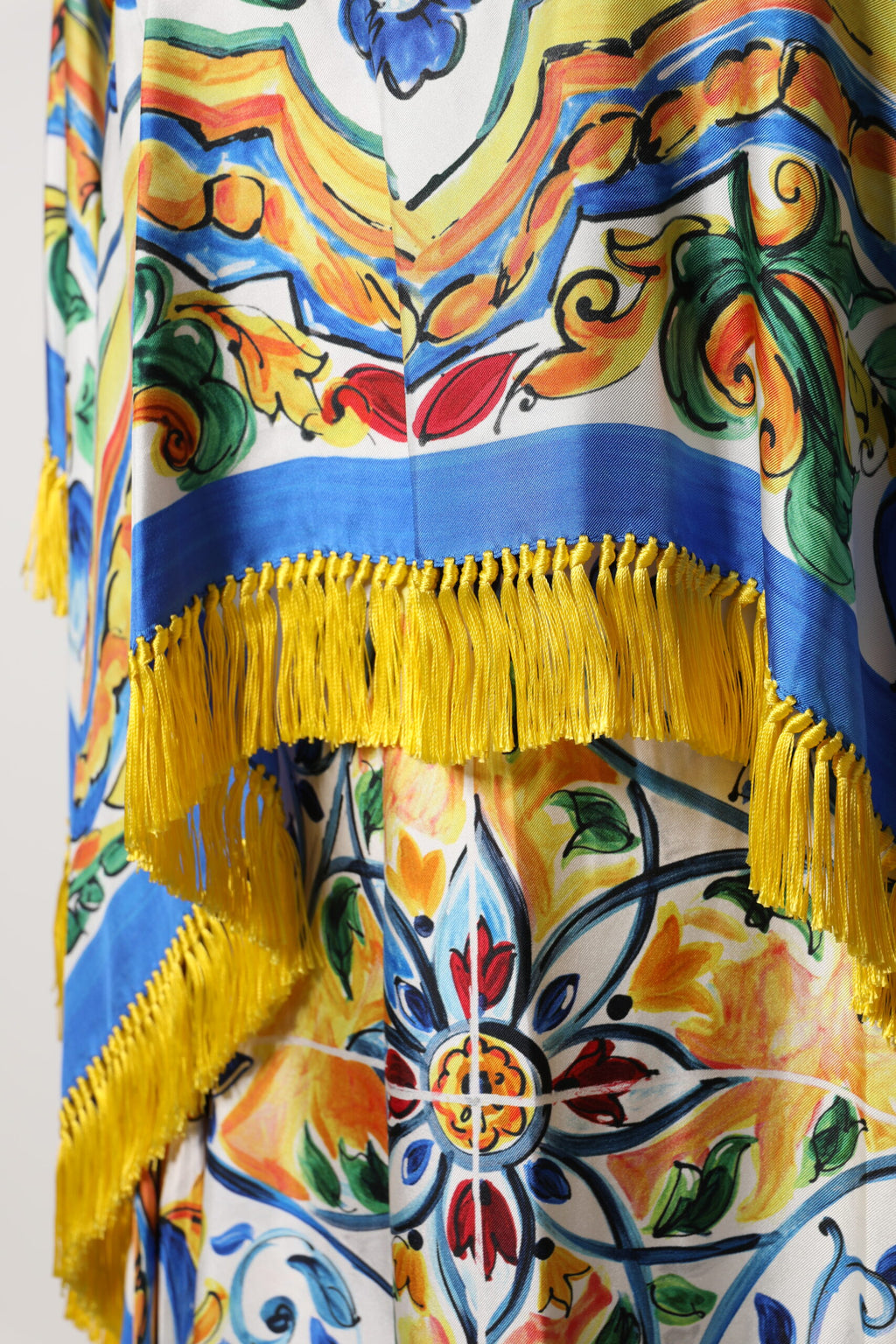 Dolce &amp; Gabbana – Mehrfarbiges Majolika-Kaftan-Maxikleid mit kurzen Ärmeln