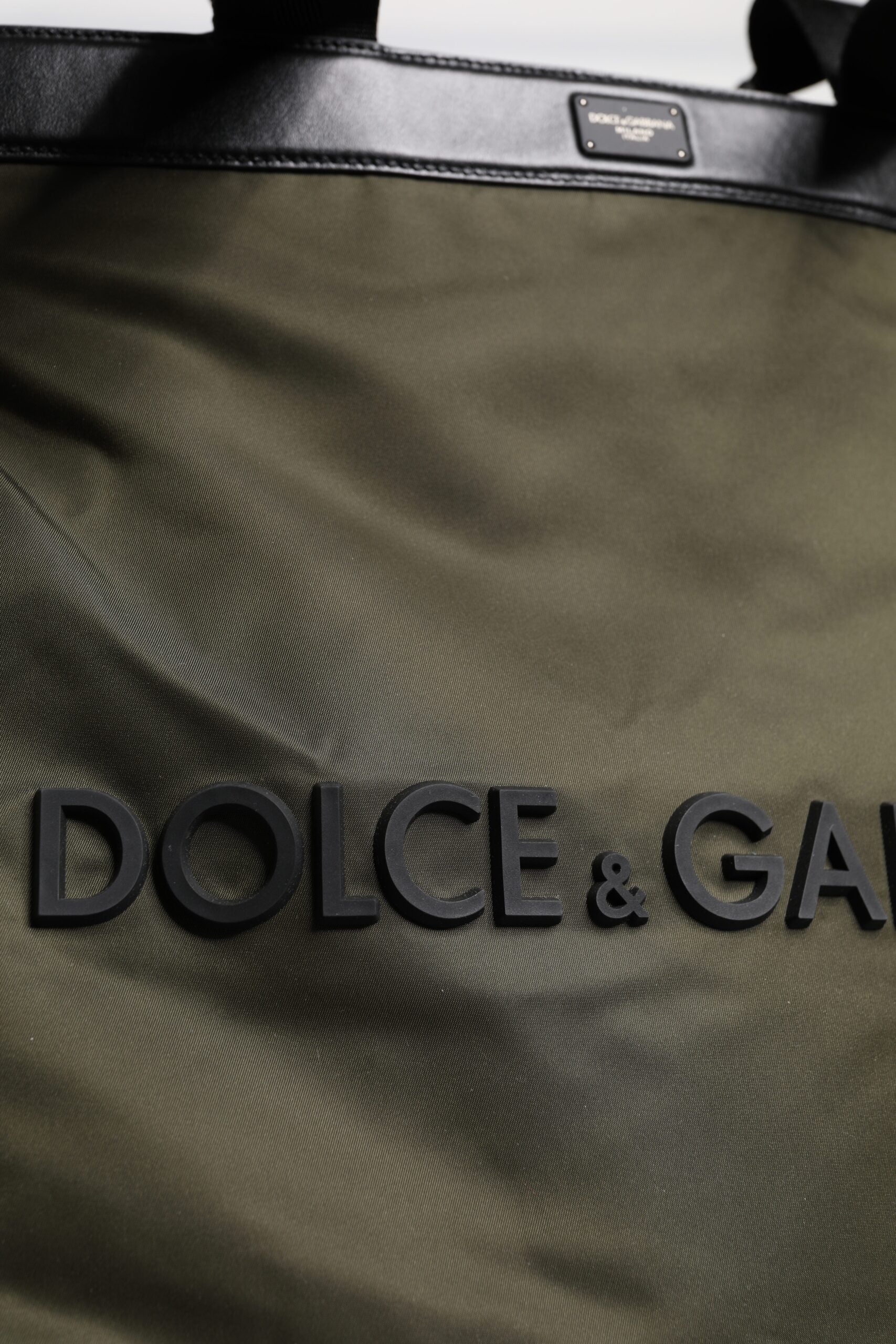 Dolce &amp; Gabbana Tragetasche aus Nylon in Militärgrün mit Schulterriemen