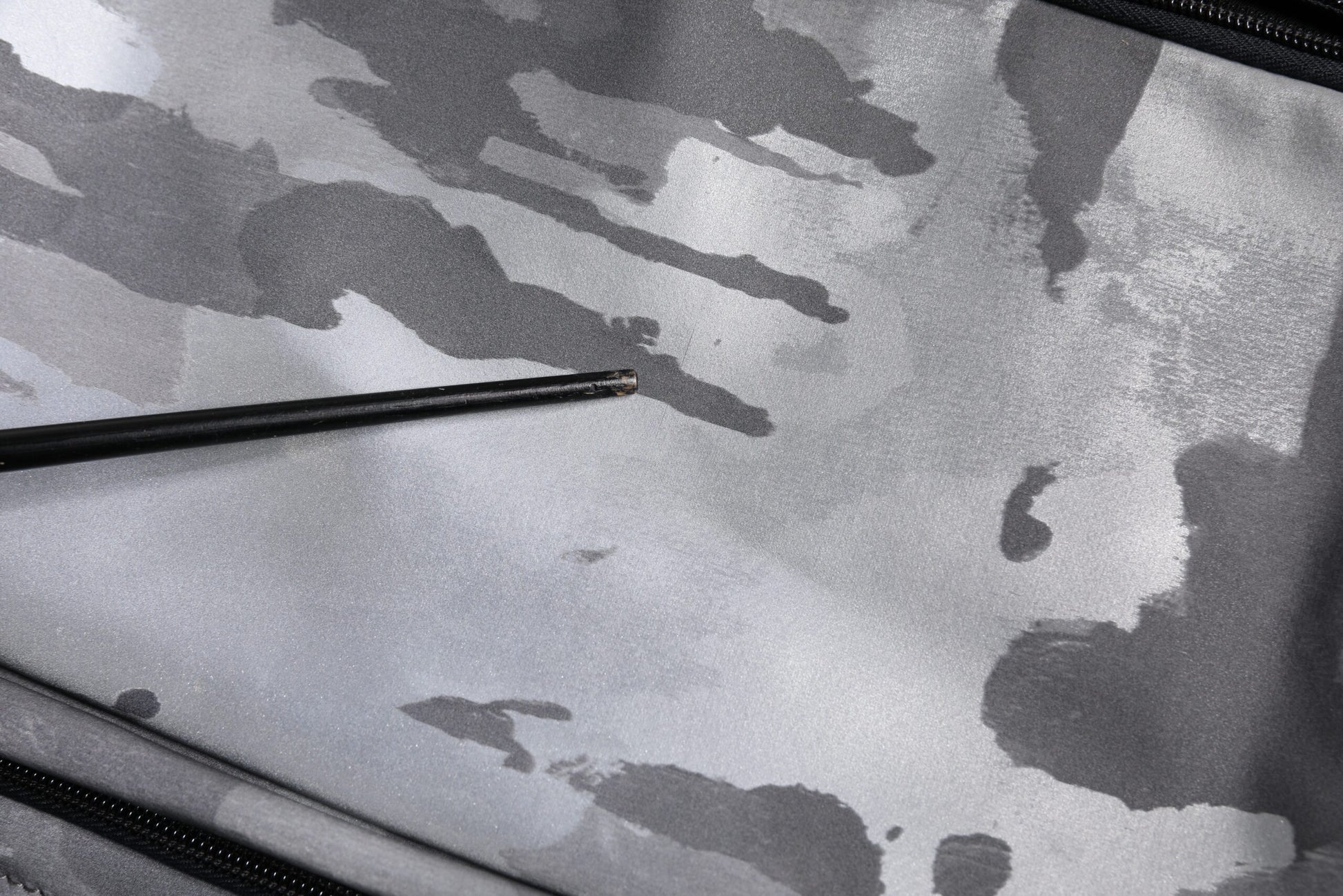 Dolce &amp; Gabbana – Tragetasche aus Baumwolle mit mehreren Fächern in Grau mit Camouflage-Muster