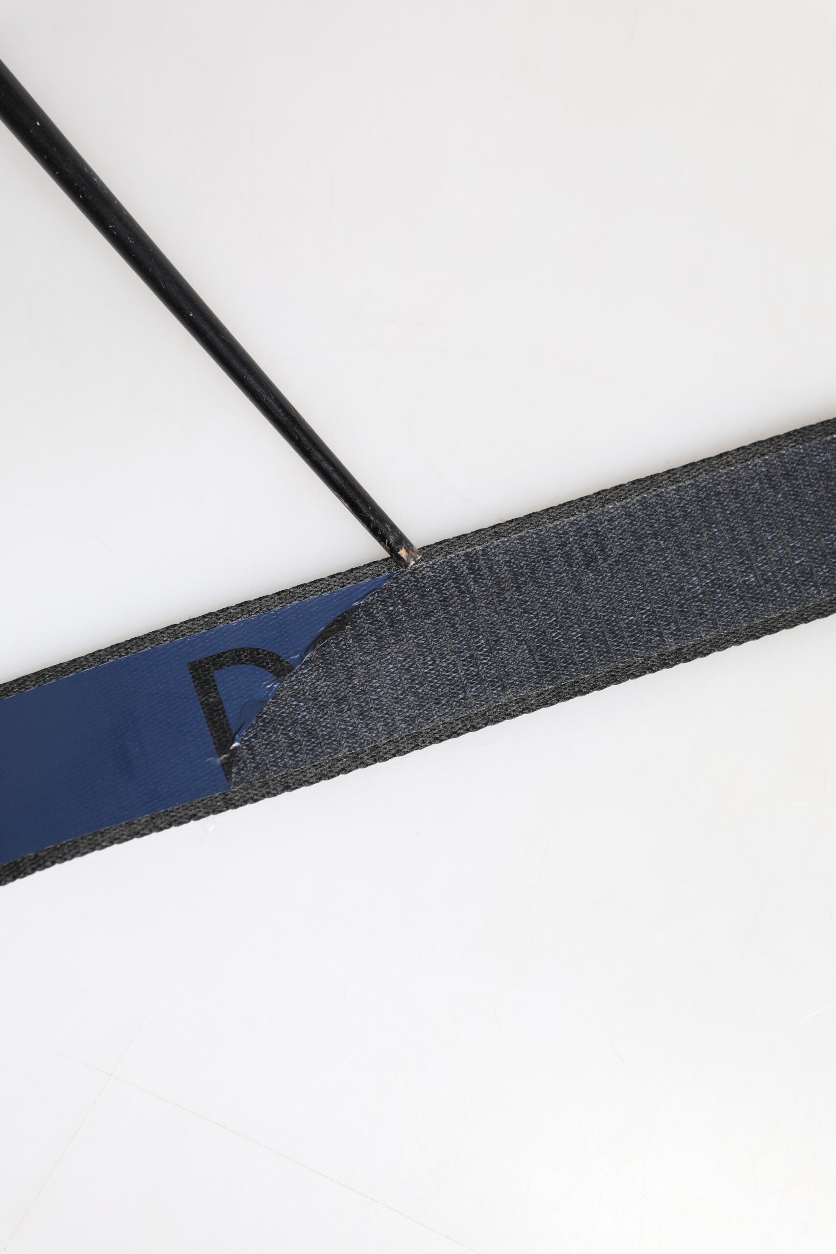Dolce &amp; Gabbana Gürtel mit schwarzer und blauer DG-Logo-Schnalle aus silbernem Metall