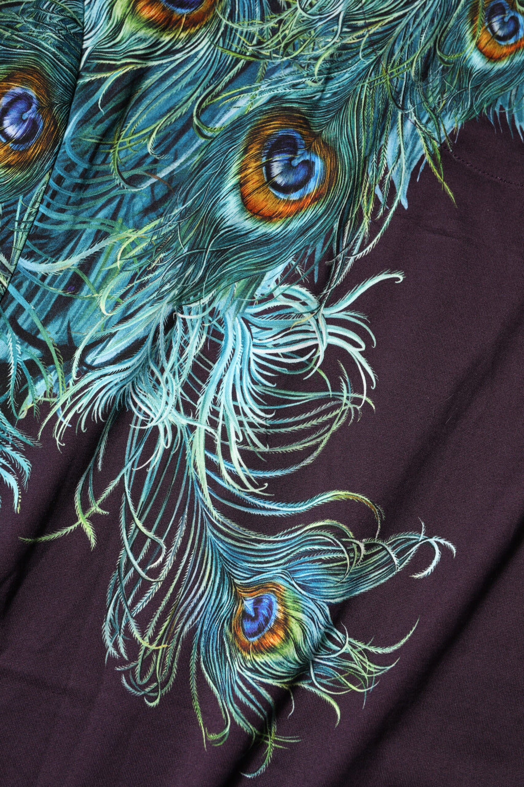 Dolce &amp; Gabbana Schwarzes Baumwoll-T-Shirt mit Rundhalsausschnitt und Pfauendruck