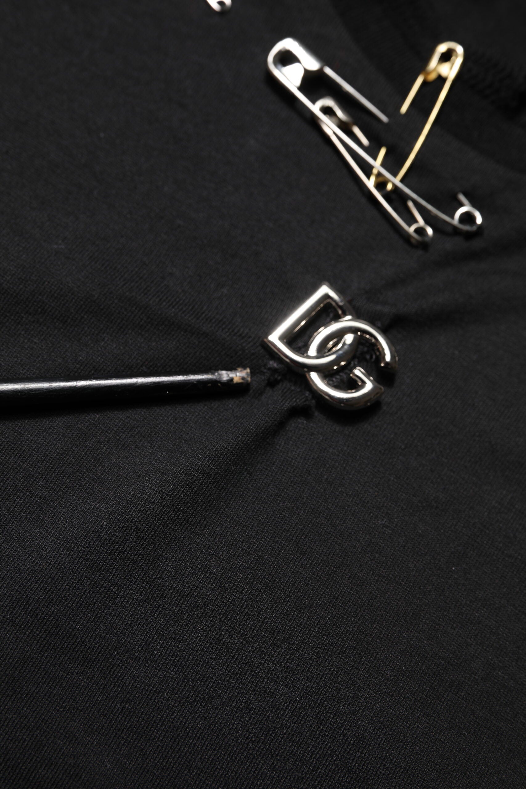 Dolce &amp; Gabbana – Schwarzes, kurzärmliges T-Shirt mit Logoverzierung