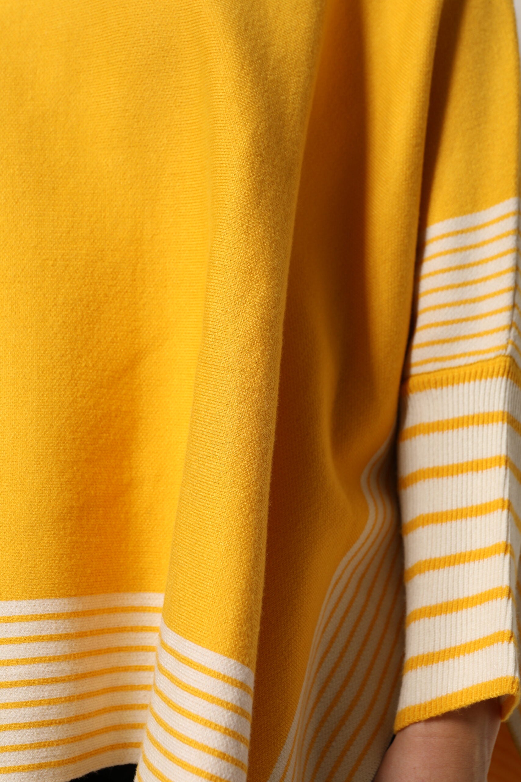 SIGNS Pullover mit langen Ärmeln und gelben Streifen