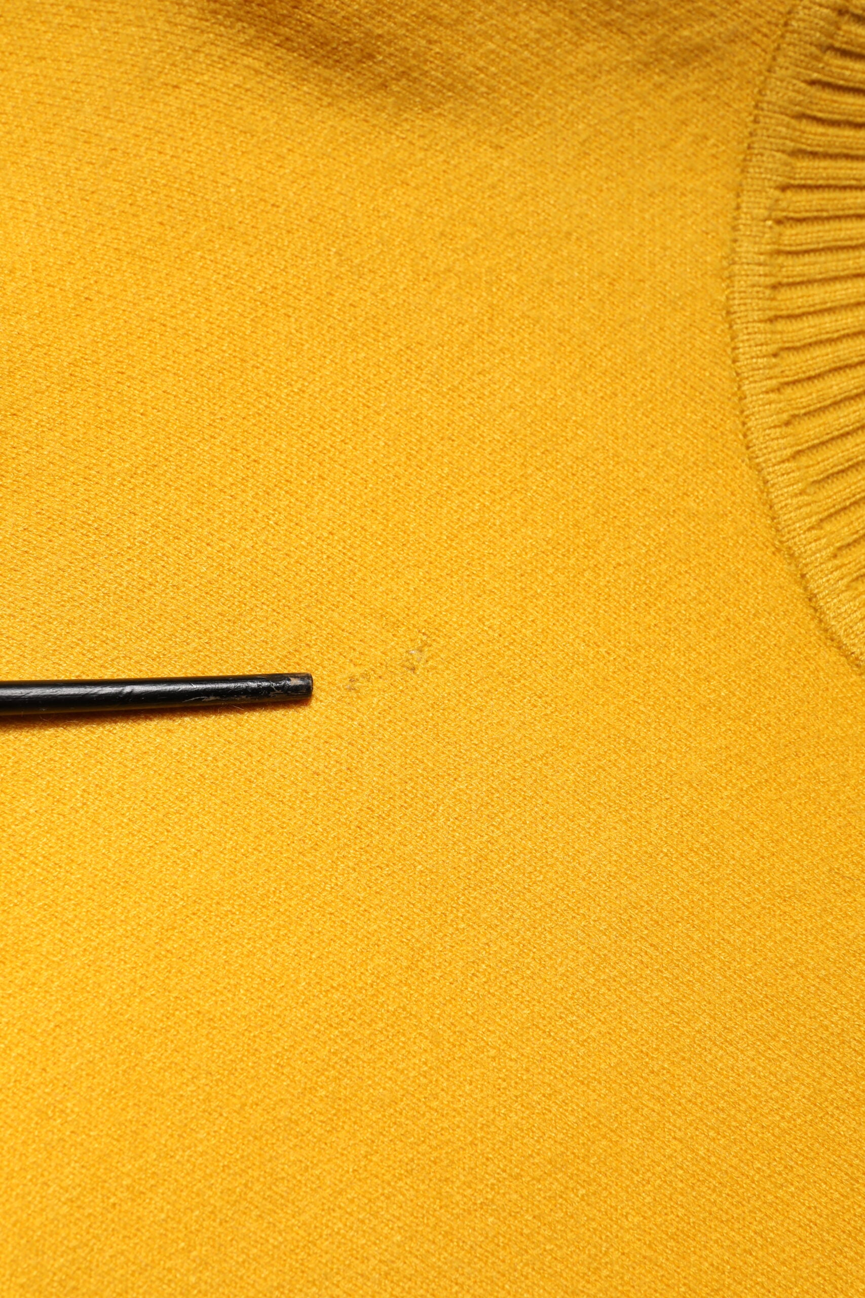 SIGNS Pullover mit langen Ärmeln und gelben Streifen
