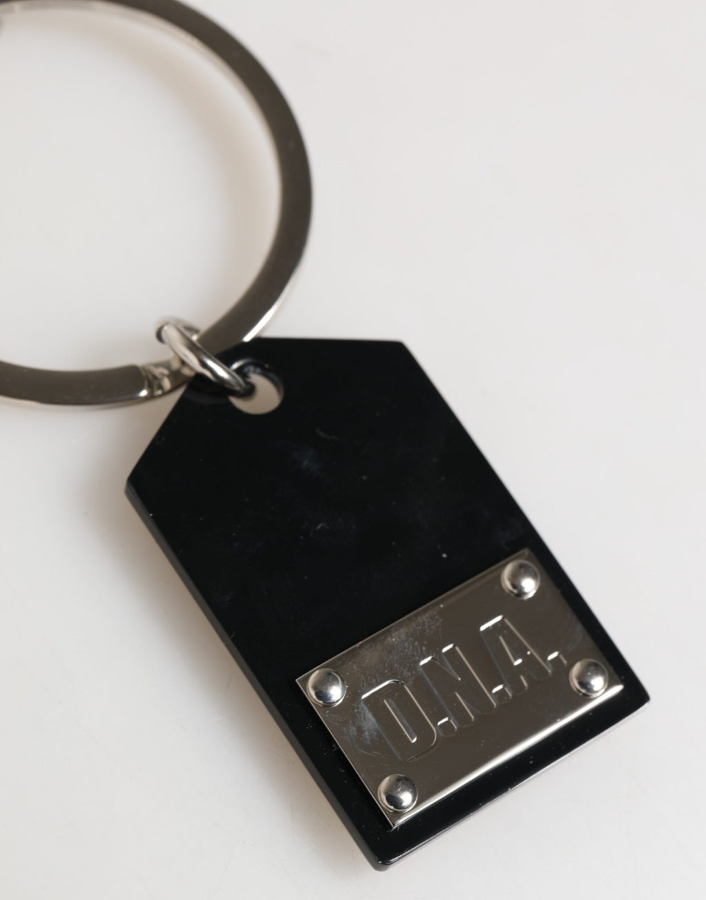 Dolce &amp; Gabbana Schwarzes Sintglas-Plakette DG-Logo Metallplatte Schlüsselanhänger Schlüsselanhänger