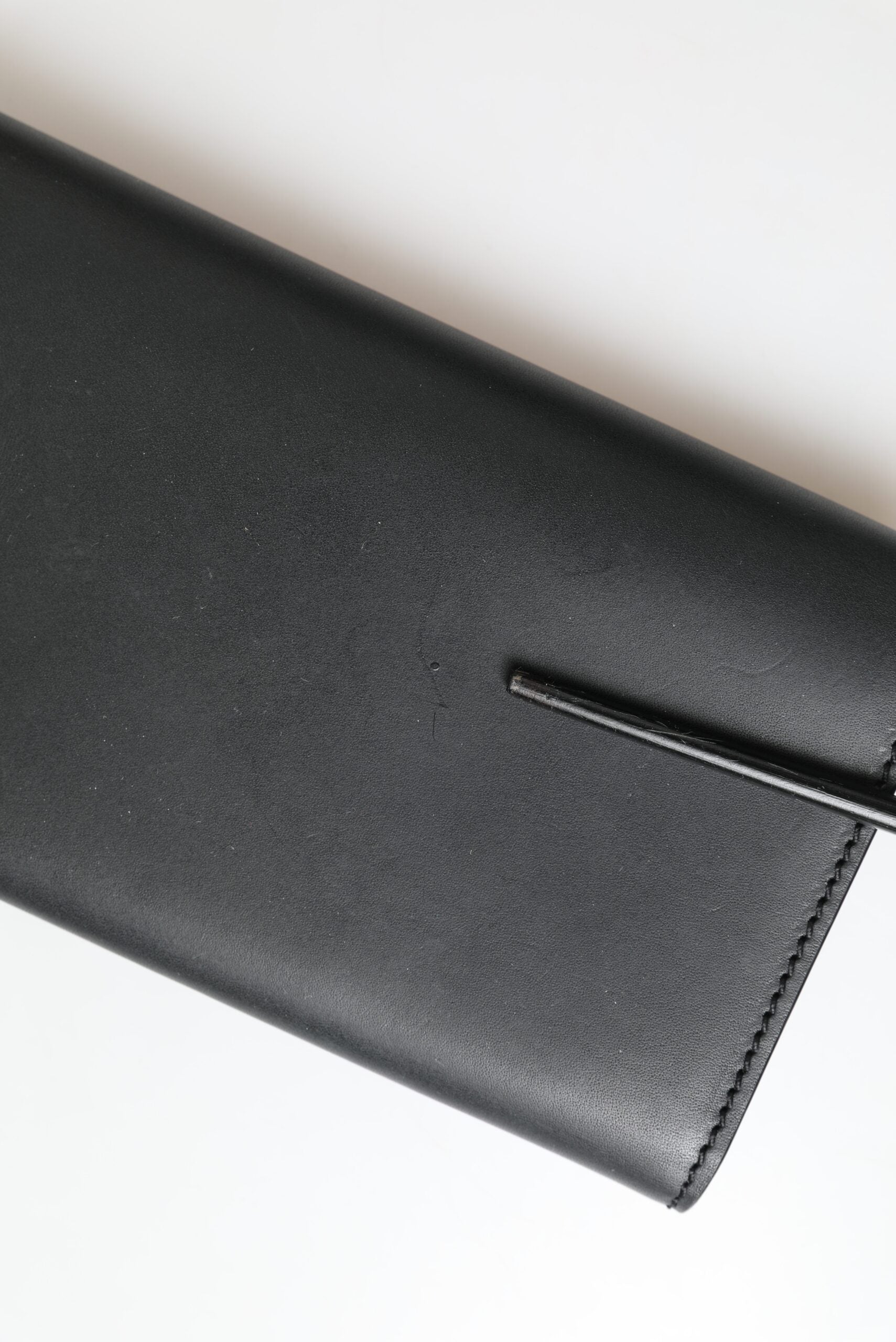 Dolce &amp; Gabbana – Kleine, zweifach gefaltete Geldbörse aus schwarzem Leder mit Logoprägung